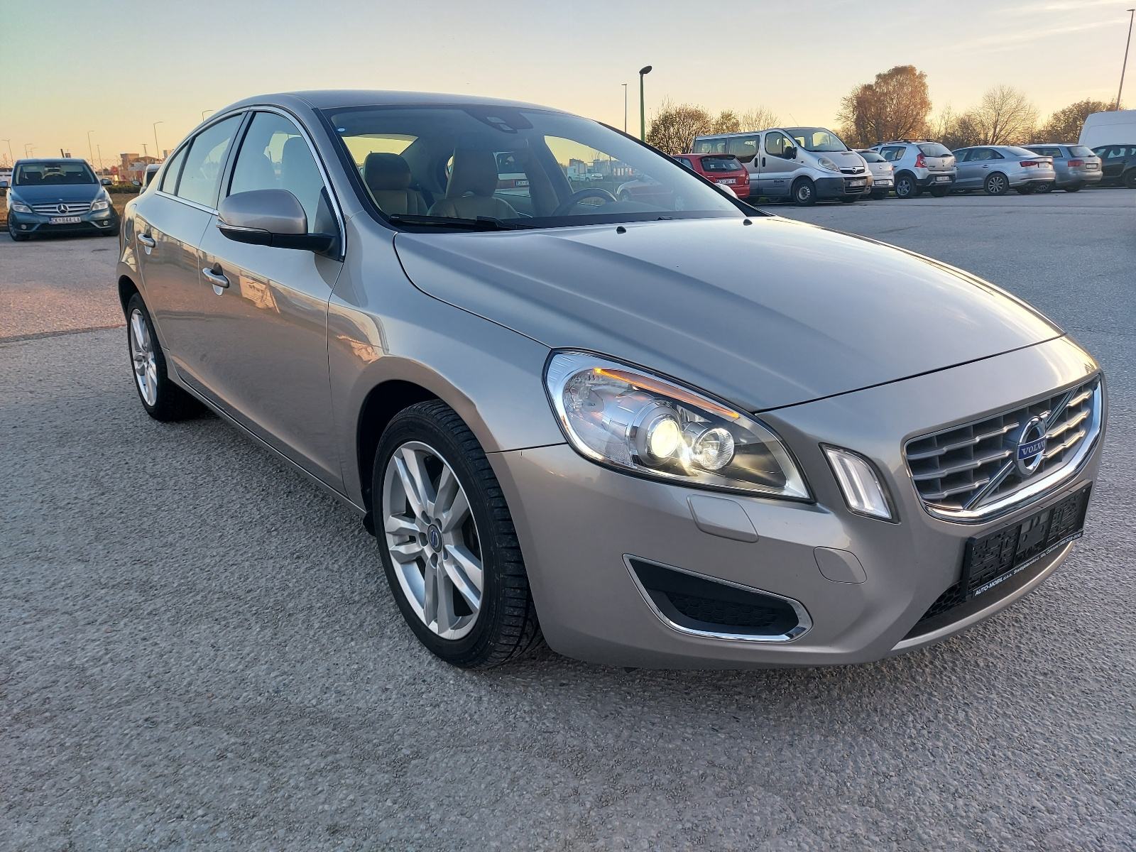 Volvo S60 2.0 D3 Summum klimatronik park.senzori , alu17 , Bi - xenon, fotografija 2