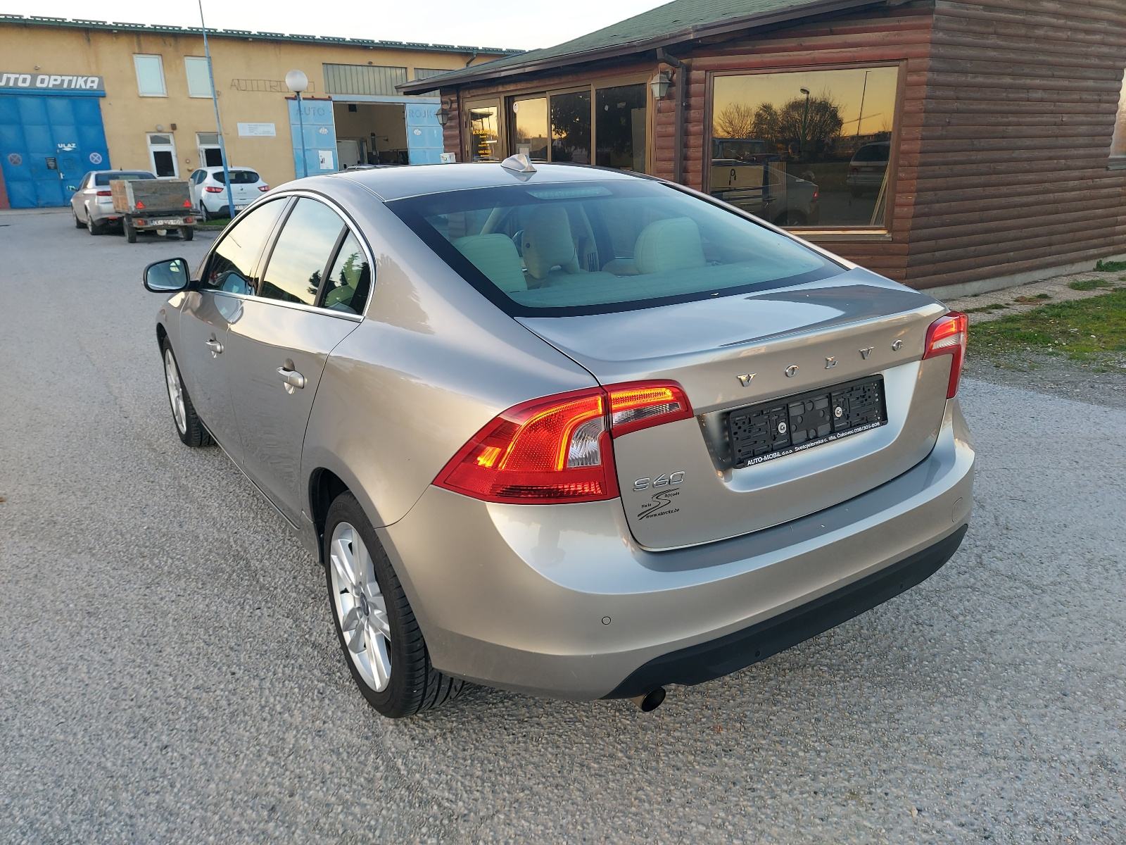 Volvo S60 2.0 D3 Summum klimatronik park.senzori , alu17 , Bi - xenon, fotografija 3