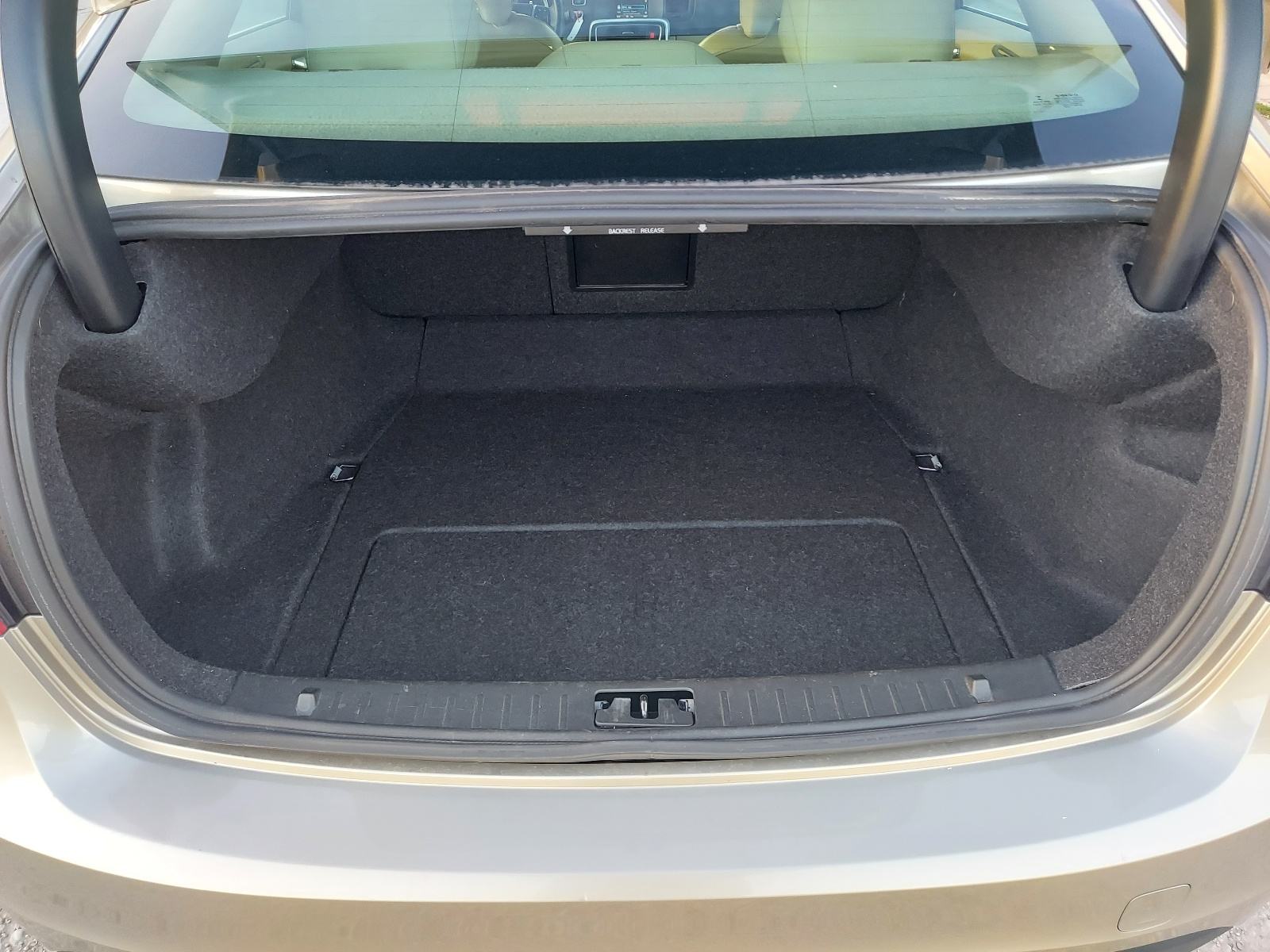Volvo S60 2.0 D3 Summum klimatronik park.senzori , alu17 , Bi - xenon, fotografija 9