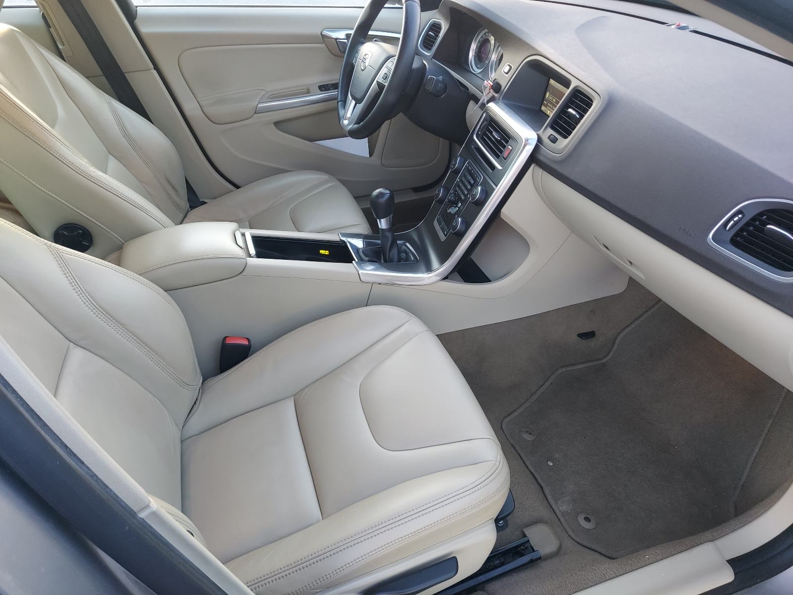 Volvo S60 2.0 D3 Summum klimatronik park.senzori , alu17 , Bi - xenon, fotografija 5