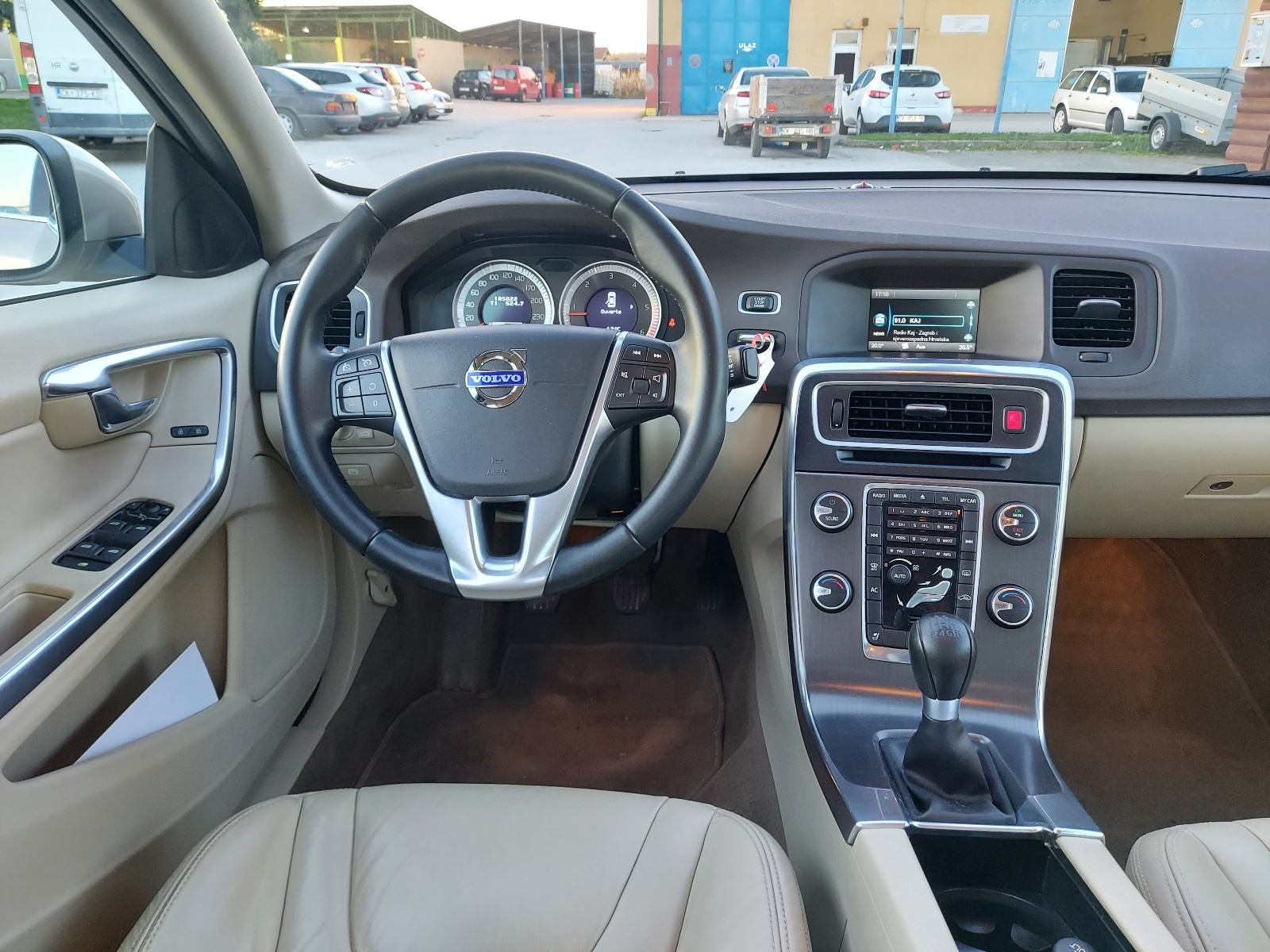 Volvo S60 2.0 D3 Summum klimatronik park.senzori , alu17 , Bi - xenon, fotografija 7