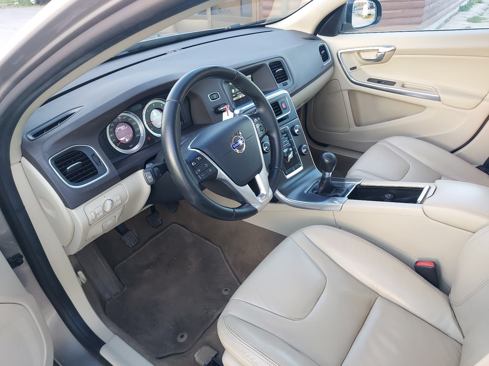 Volvo S60 2.0 D3 Summum klimatronik park.senzori , alu17 , Bi - xenon, fotografija 8