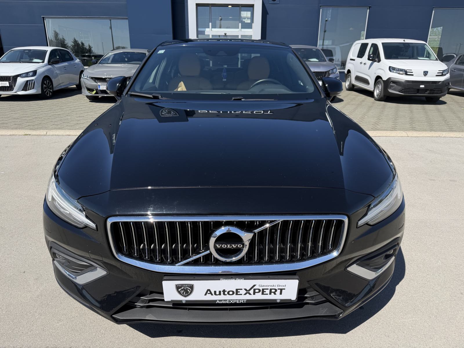 Volvo S60 T4, 2.0 AUTOMATIK, KAMERA, NAV, REG 12/2026, polestar, fotografija 2