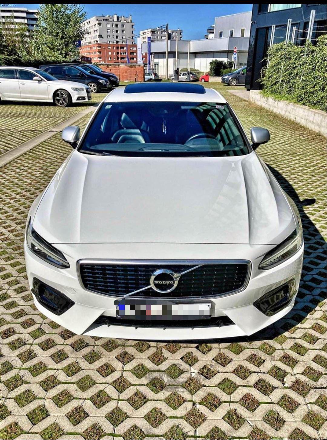 Volvo S90 D4 R DESIGN, fotografija 2