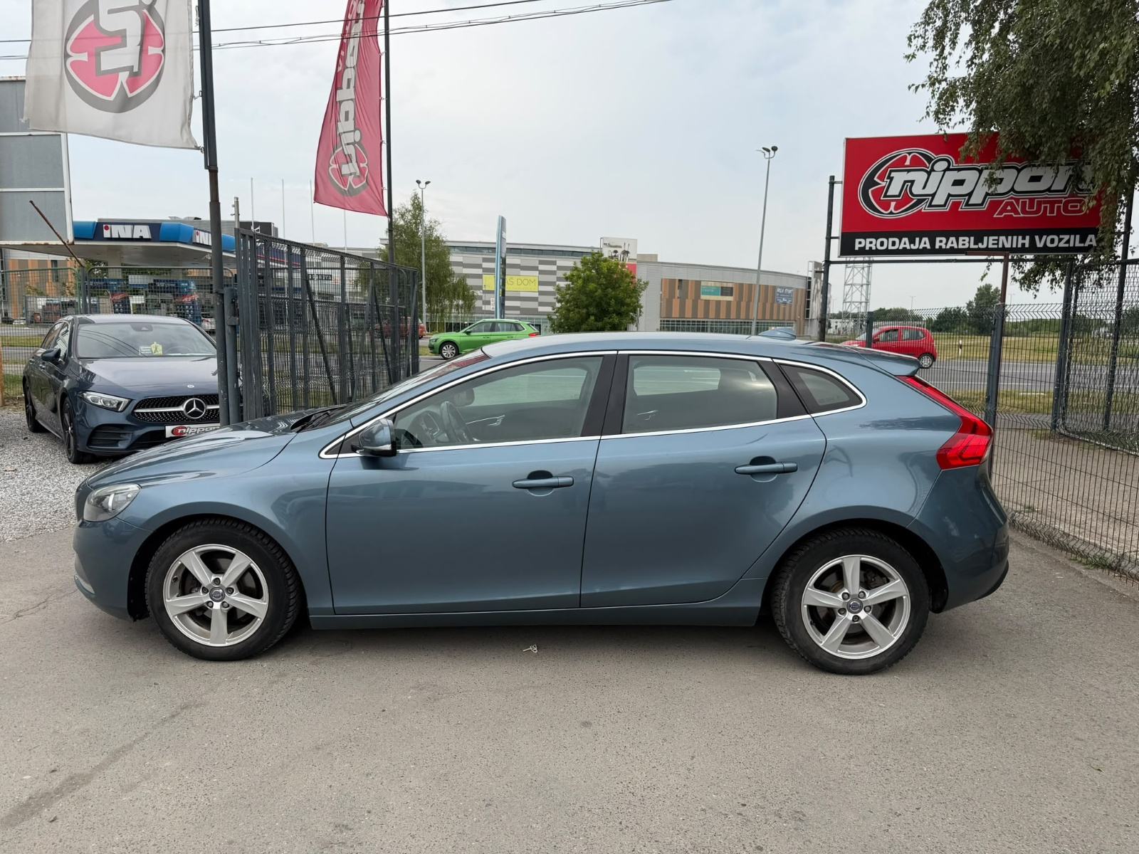 Volvo V40 1.6 D KLIMA - ALU - KAMERA - TEMPOMAT - AUTOKREDIT, pogled izvana - slika 3