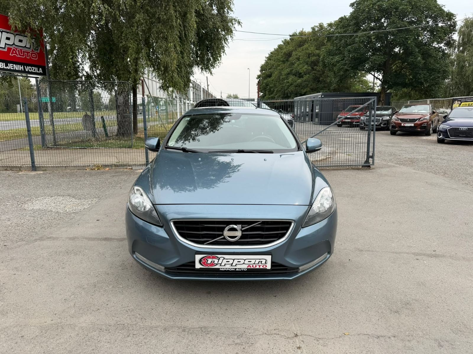 Volvo V40 1.6 D KLIMA - ALU - KAMERA - TEMPOMAT - AUTOKREDIT, pogled izvana - slika 2