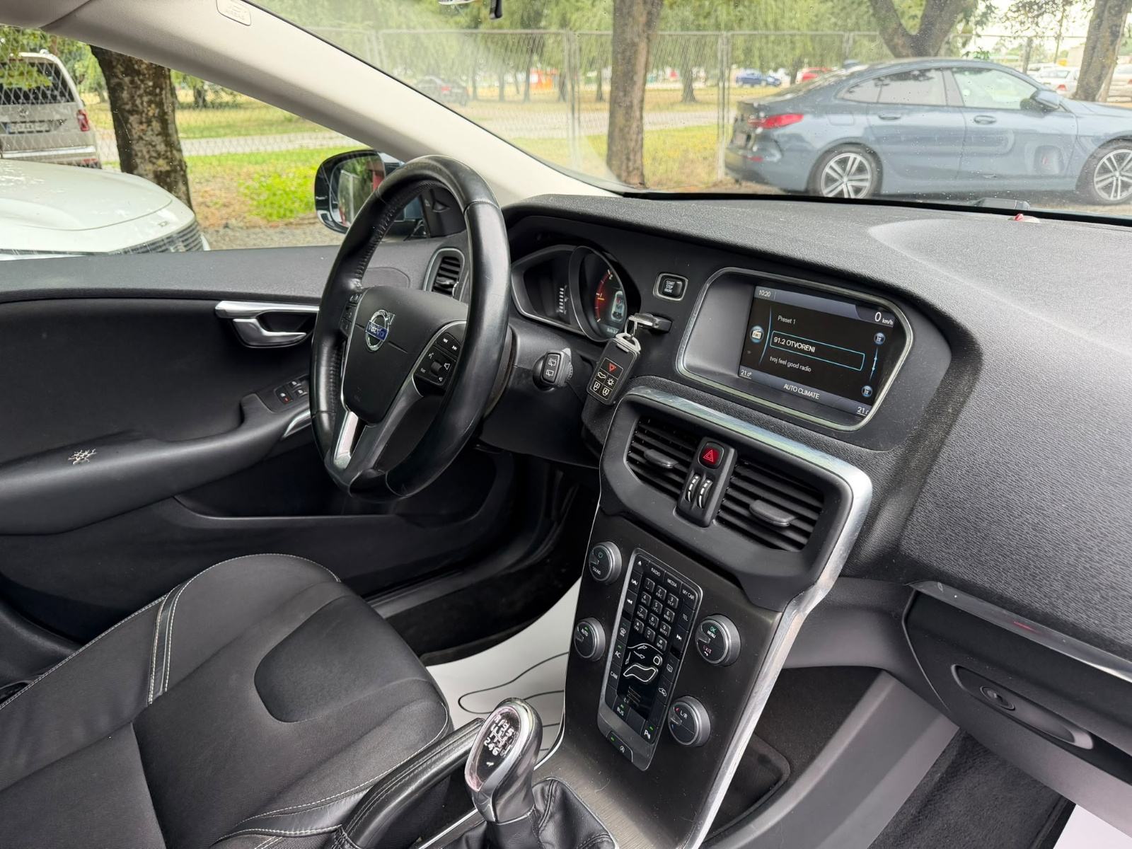Volvo V40 1.6 D KLIMA - ALU - KAMERA - TEMPOMAT - AUTOKREDIT, fotografija 17