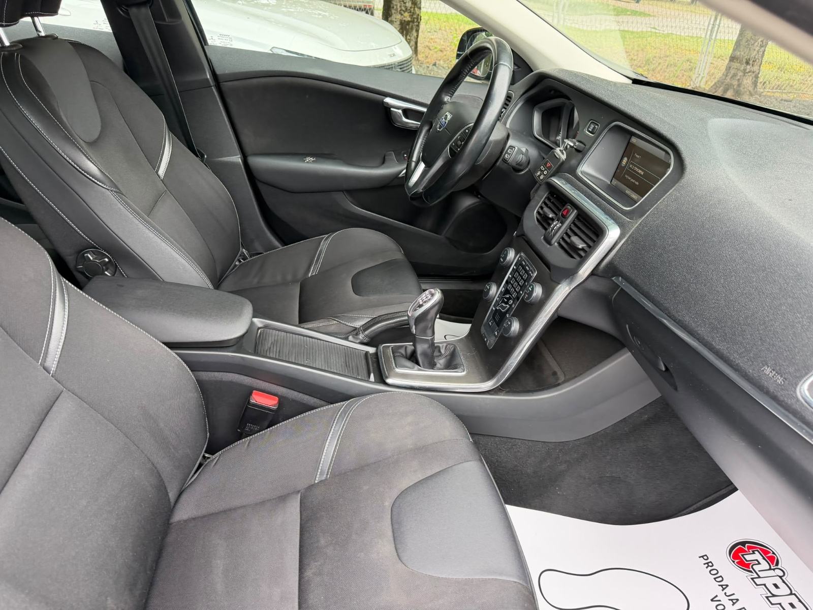 Volvo V40 1.6 D KLIMA - ALU - KAMERA - TEMPOMAT - AUTOKREDIT, fotografija 19
