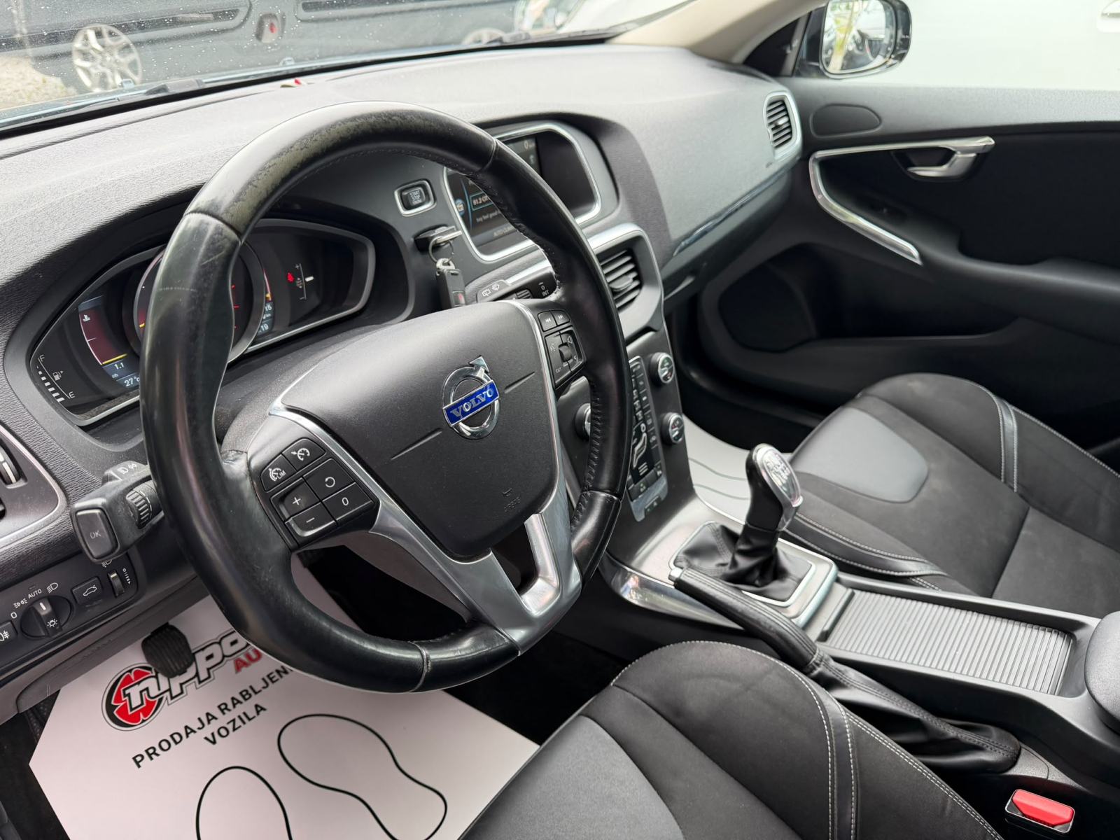 Volvo V40 1.6 D KLIMA - ALU - KAMERA - TEMPOMAT - AUTOKREDIT, fotografija 9