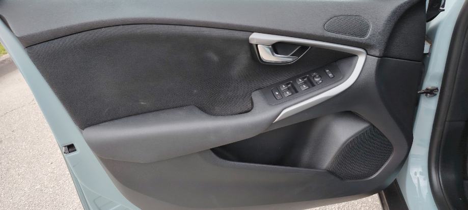 Volvo V40 2,0D, fotografija 12