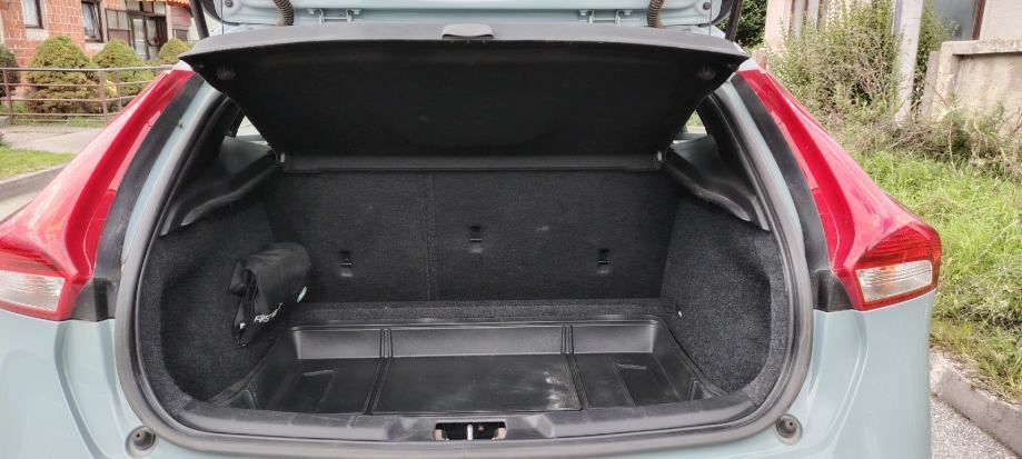 Volvo V40 2,0D, fotografija 10