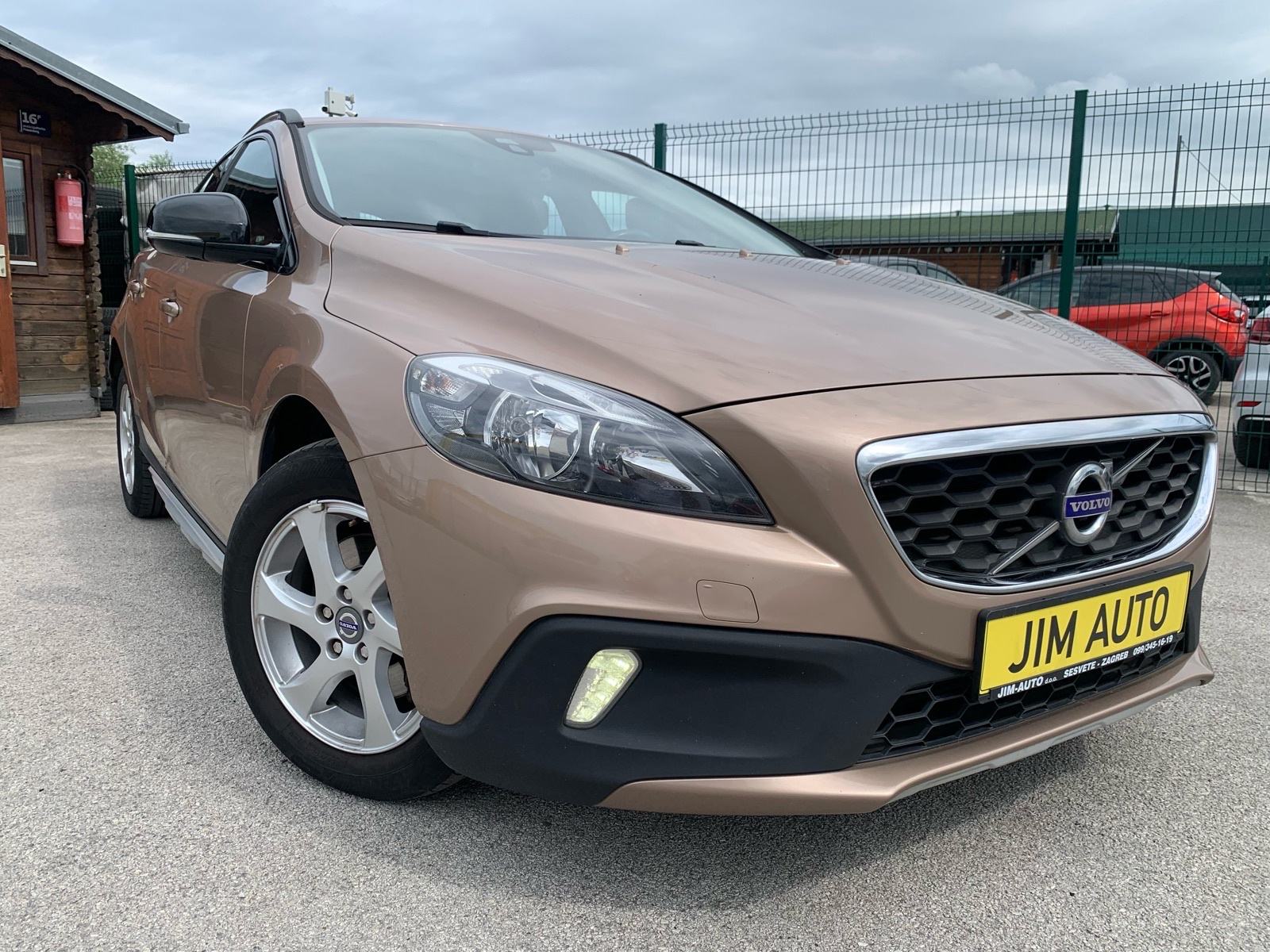 Volvo V40 Cross Country 1,6 d, 115 ks, kao novi, kred. na kartice, fotografija 3