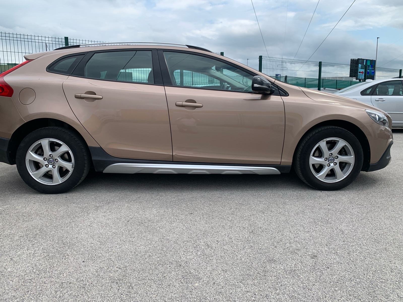 Volvo V40 Cross Country 1,6 d, 115 ks, kao novi, kred. na kartice, fotografija 4