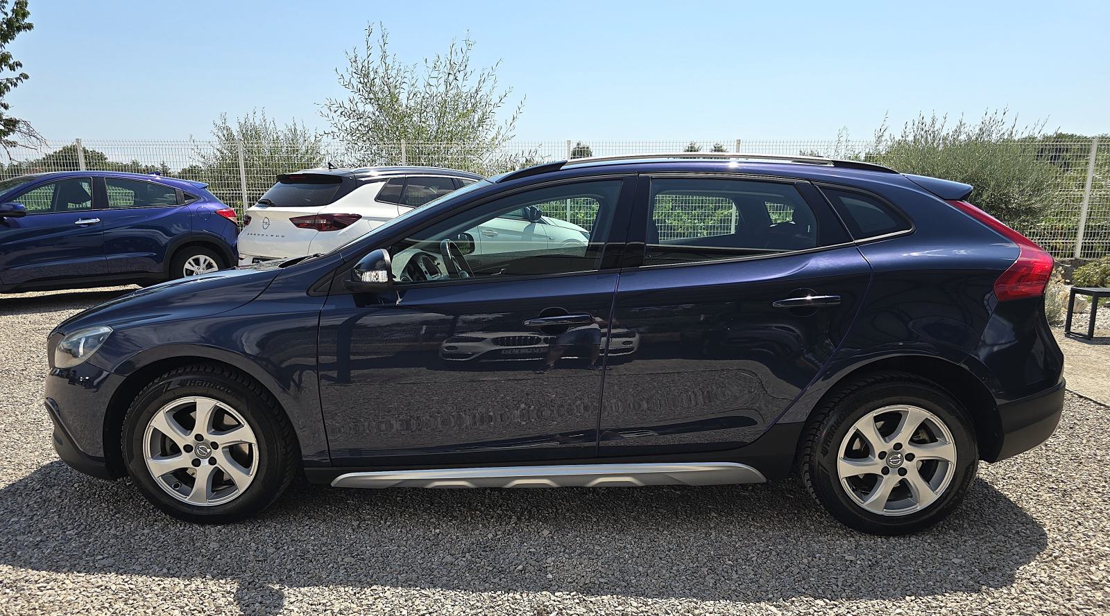 Volvo V40 Cross Country D2 Servisna, veliki servis nove gume ODLIČAN !, fotografija 2