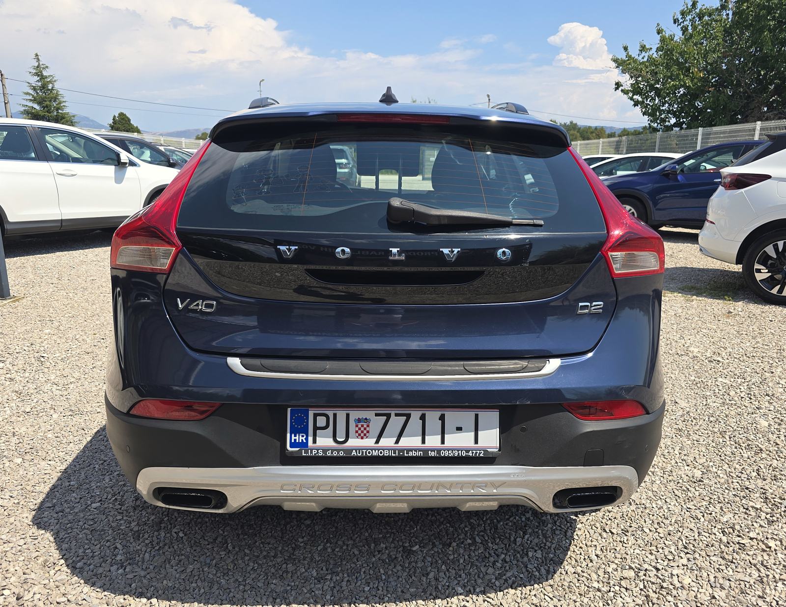 Volvo V40 Cross Country D2 Servisna, veliki servis nove gume ODLIČAN !, fotografija 3