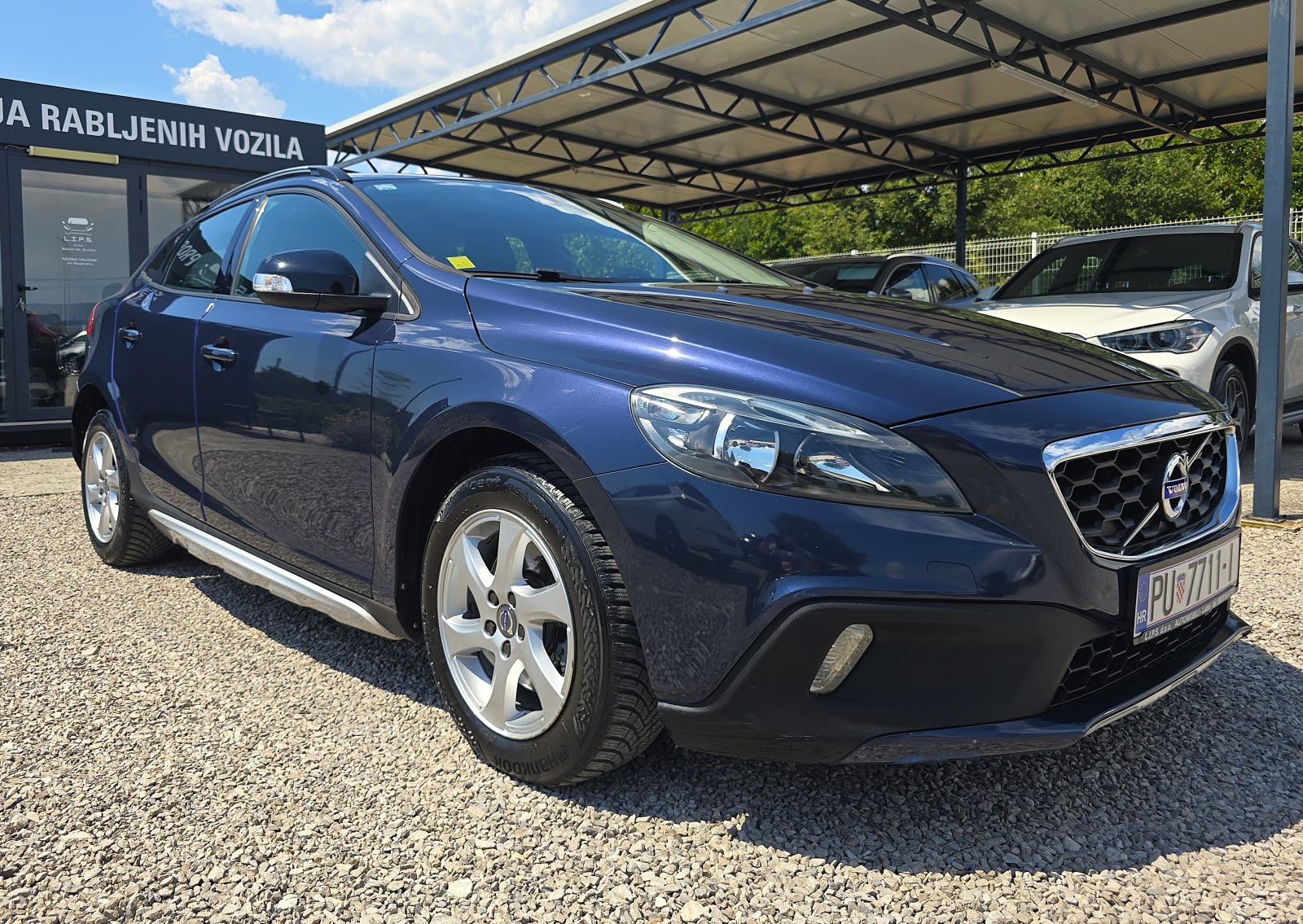 Volvo V40 Cross Country D2 Servisna, veliki servis nove gume ODLIČAN !, fotografija 7