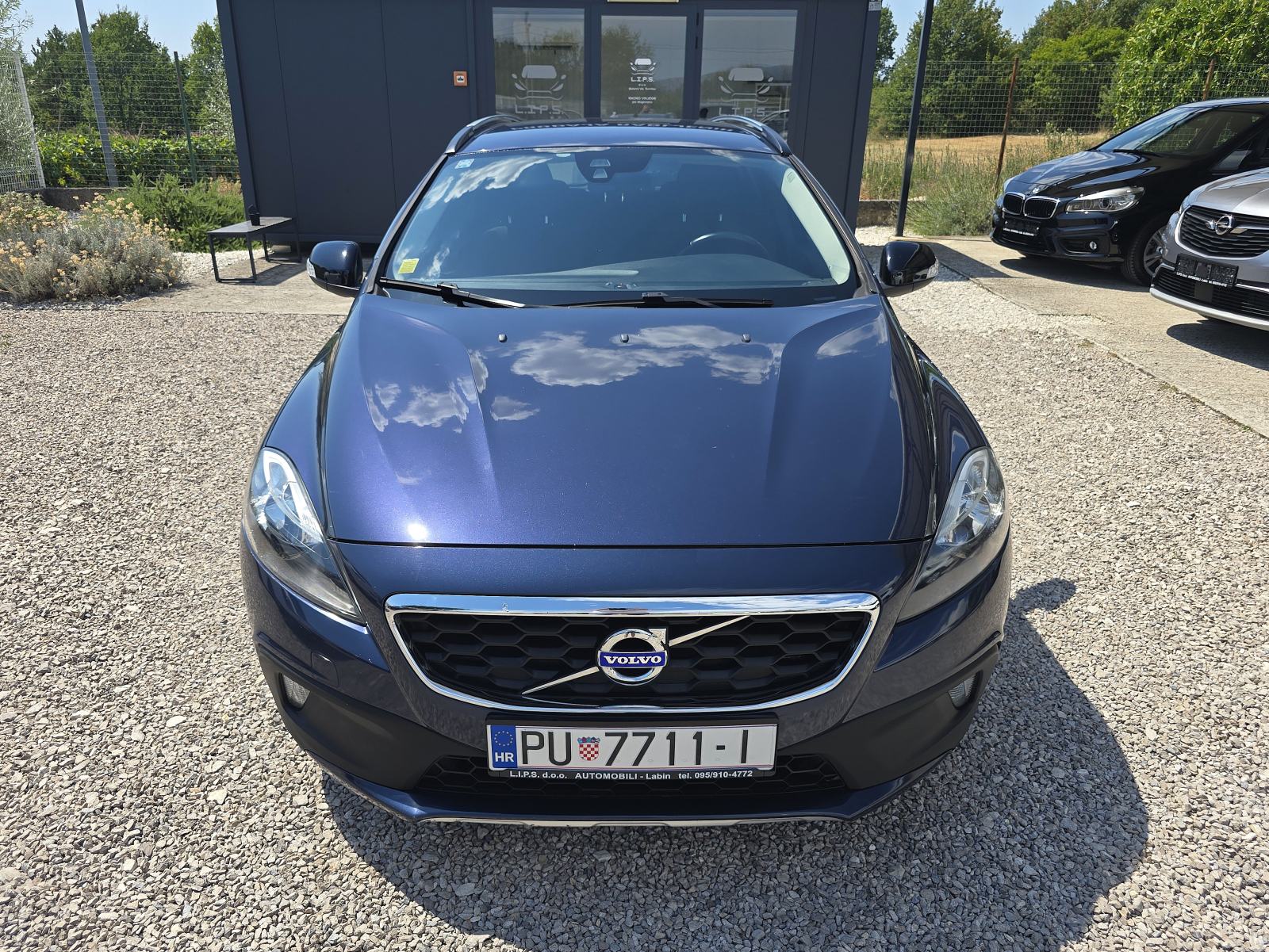 Volvo V40 Cross Country D2 Servisna, veliki servis nove gume ODLIČAN !, fotografija 8