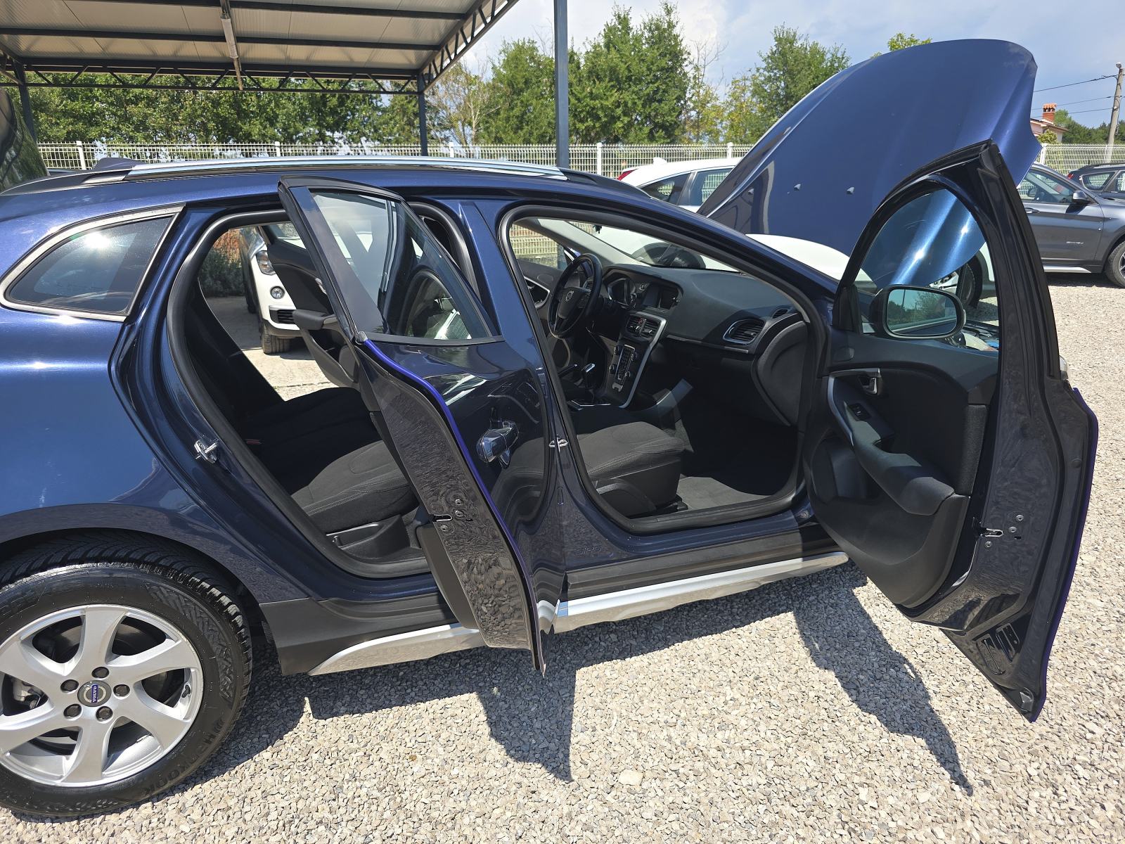 Volvo V40 Cross Country D2 Servisna, veliki servis nove gume ODLIČAN !, fotografija 12
