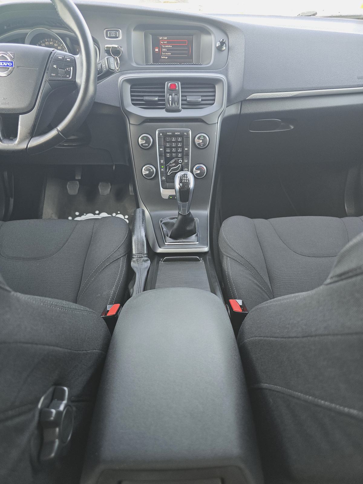 Volvo V40 Cross Country D2 Servisna, veliki servis nove gume ODLIČAN !, fotografija 18