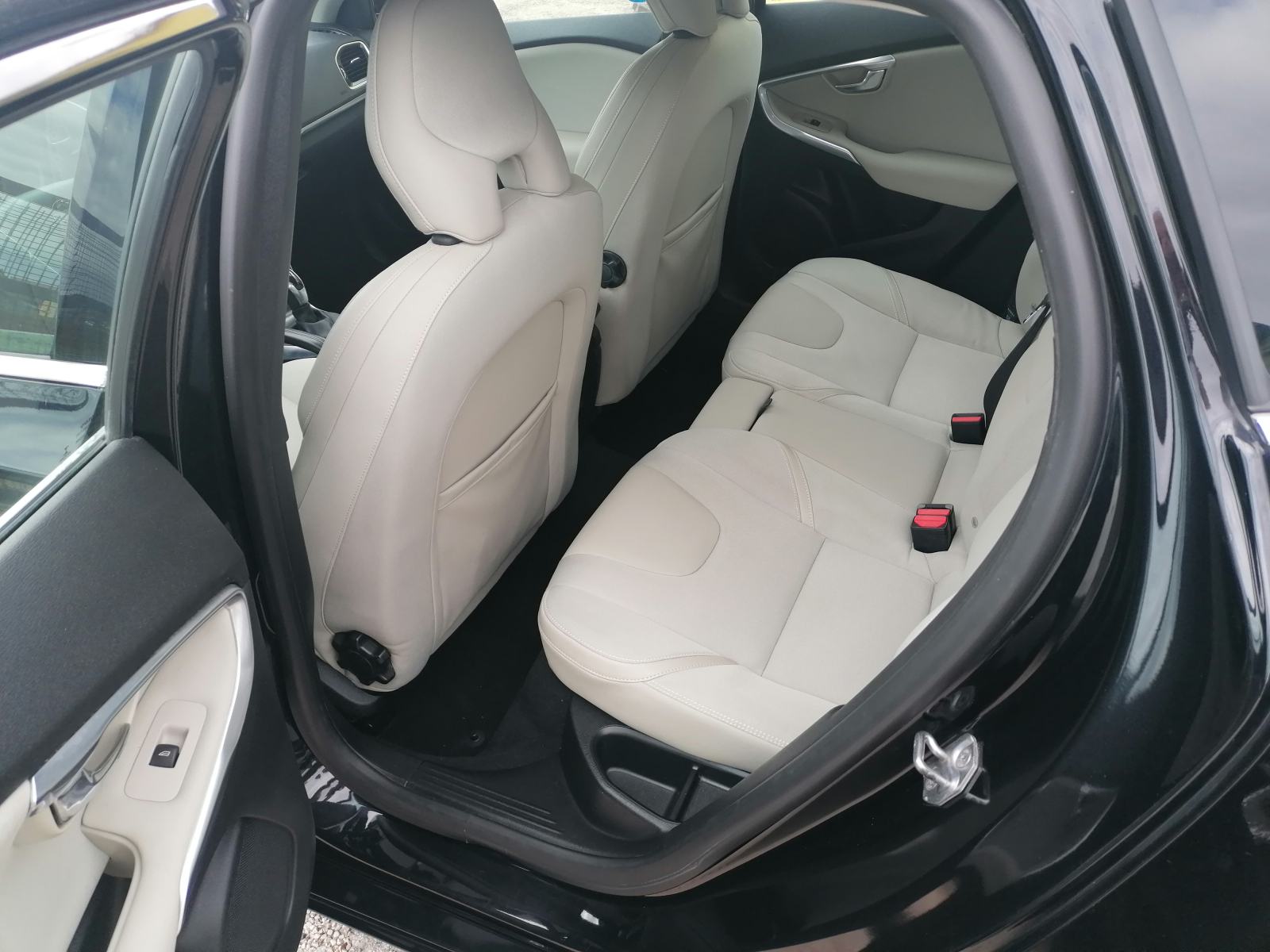 Volvo V40 D2 1.6 D, fotografija 9
