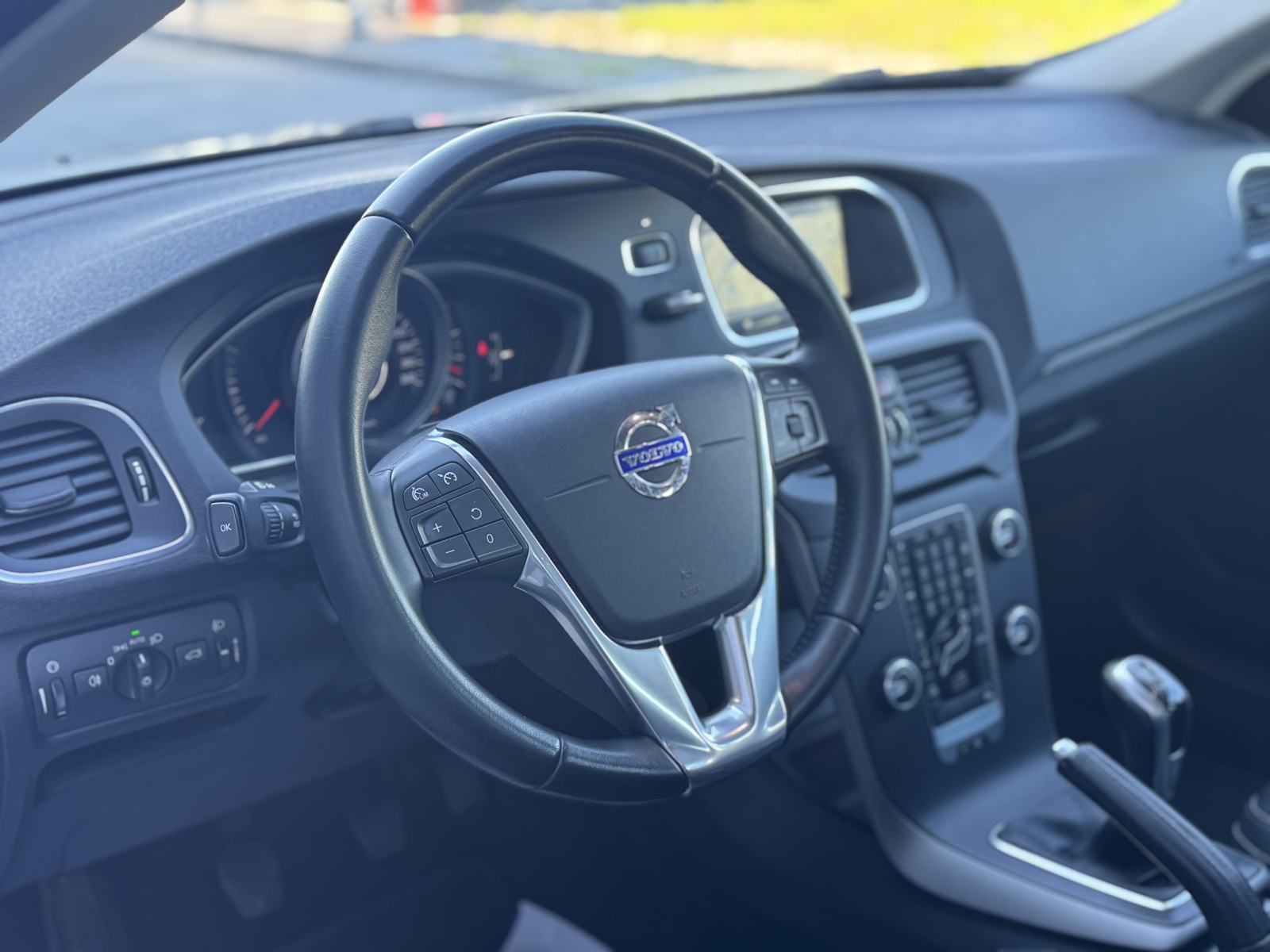 Volvo V40 D2 2.0 - 1. Vl.•Veliki servis•Nove gume•ODLIČNO STANJE!, fotografija 8
