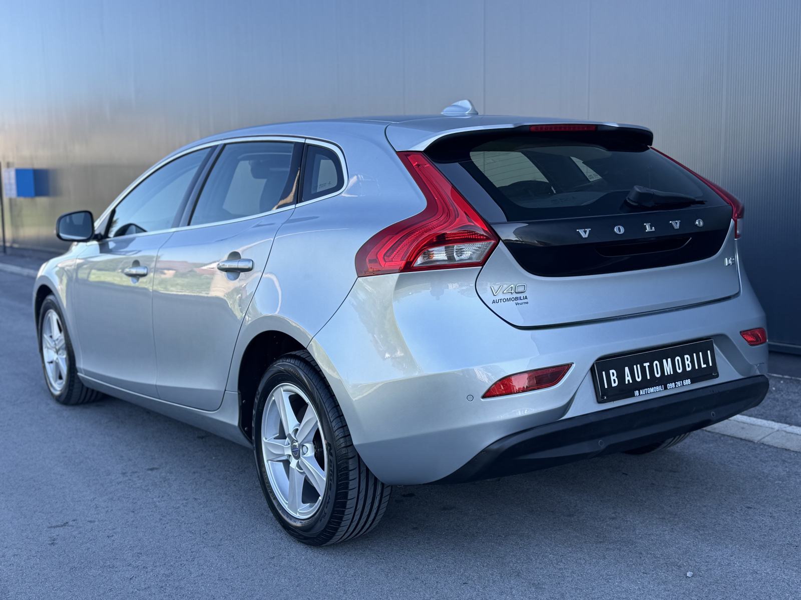 Volvo V40 D2 2.0 - 1. Vl.•Veliki servis•Nove gume•ODLIČNO STANJE!, fotografija 5