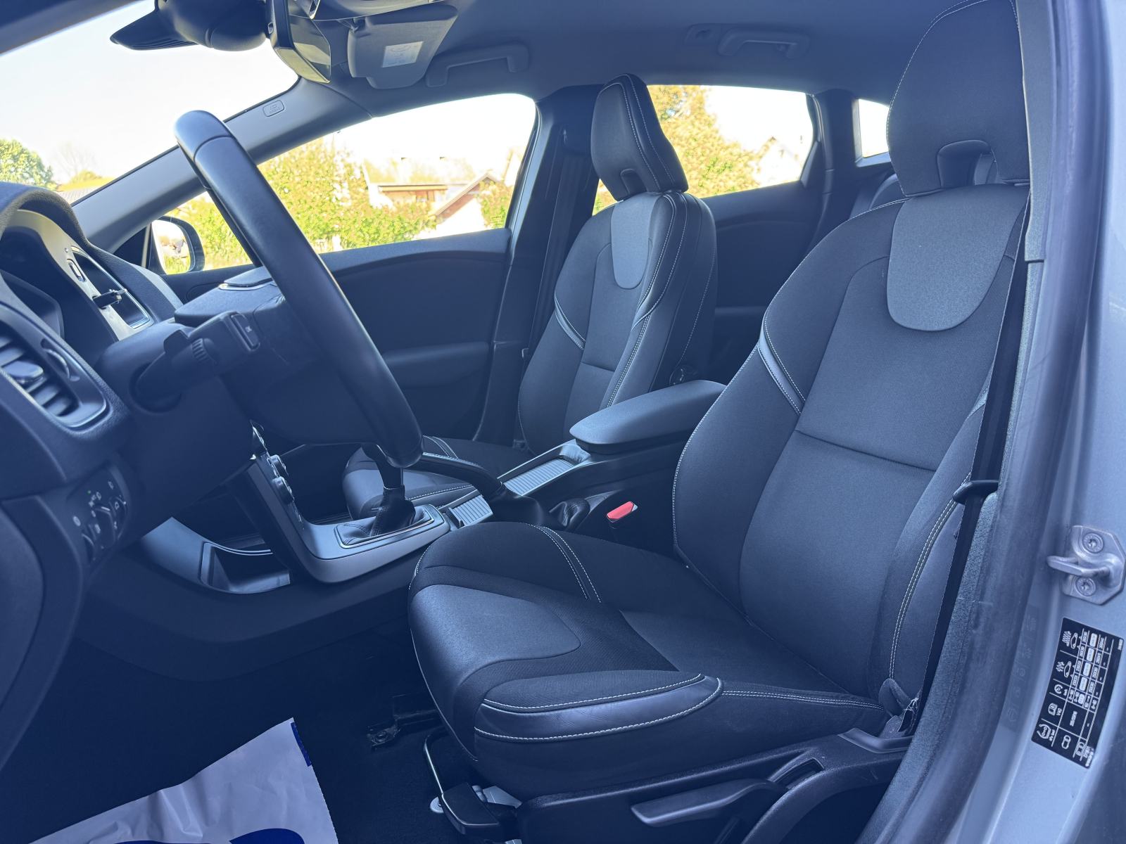 Volvo V40 D2 2.0 - 1. Vl.•Veliki servis•Nove gume•ODLIČNO STANJE!, fotografija 10