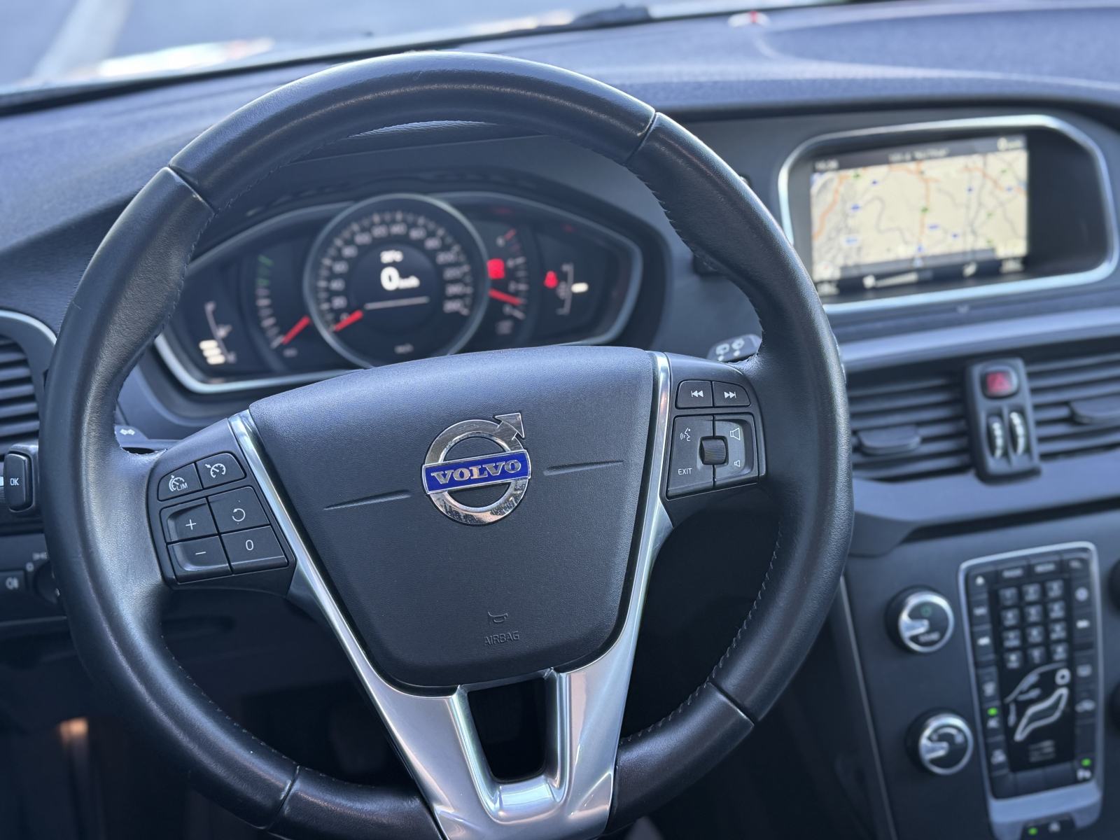 Volvo V40 D2 2.0 - 1. Vl.•Veliki servis•Nove gume•ODLIČNO STANJE!, fotografija 16