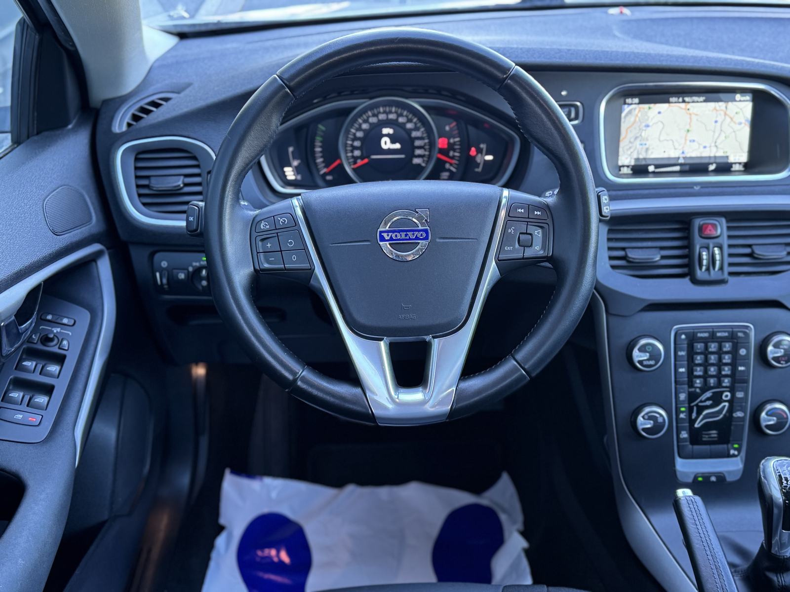 Volvo V40 D2 2.0 - 1. Vl.•Veliki servis•Nove gume•ODLIČNO STANJE!, fotografija 15