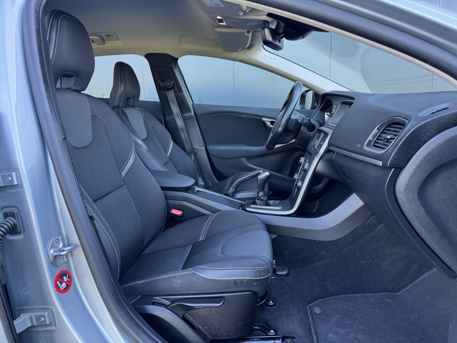 Volvo V40 D2 2.0 - 1. Vl.•Veliki servis•Nove gume•ODLIČNO STANJE!, fotografija 12