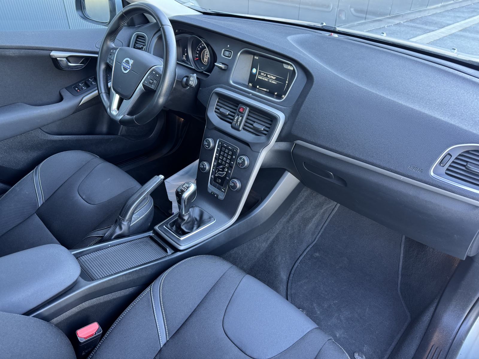Volvo V40 D2 2.0 - 1. Vl.•Veliki servis•Nove gume•ODLIČNO STANJE!, fotografija 11