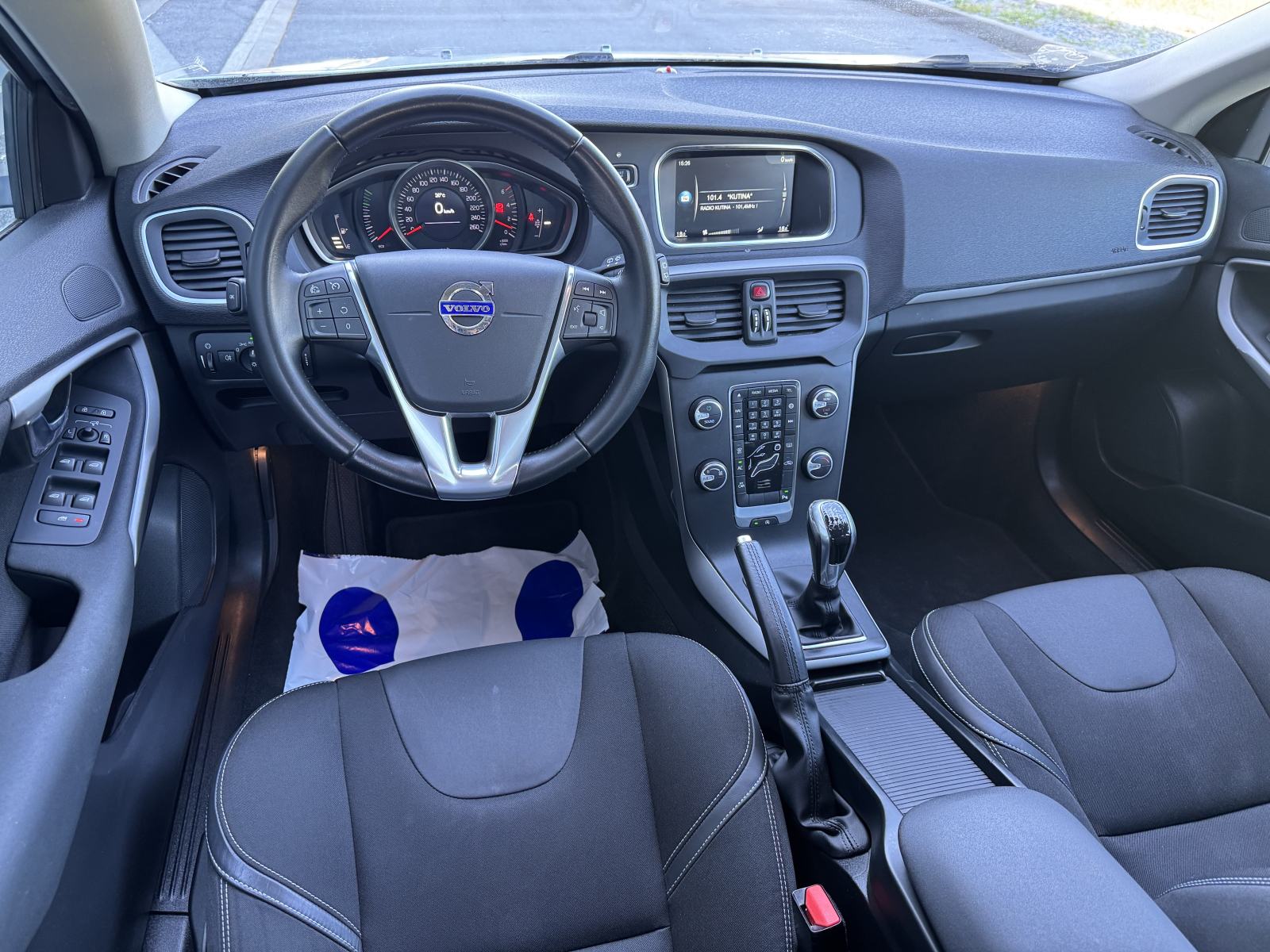 Volvo V40 D2 2.0 - 1. Vl.•Veliki servis•Nove gume•ODLIČNO STANJE!, fotografija 14