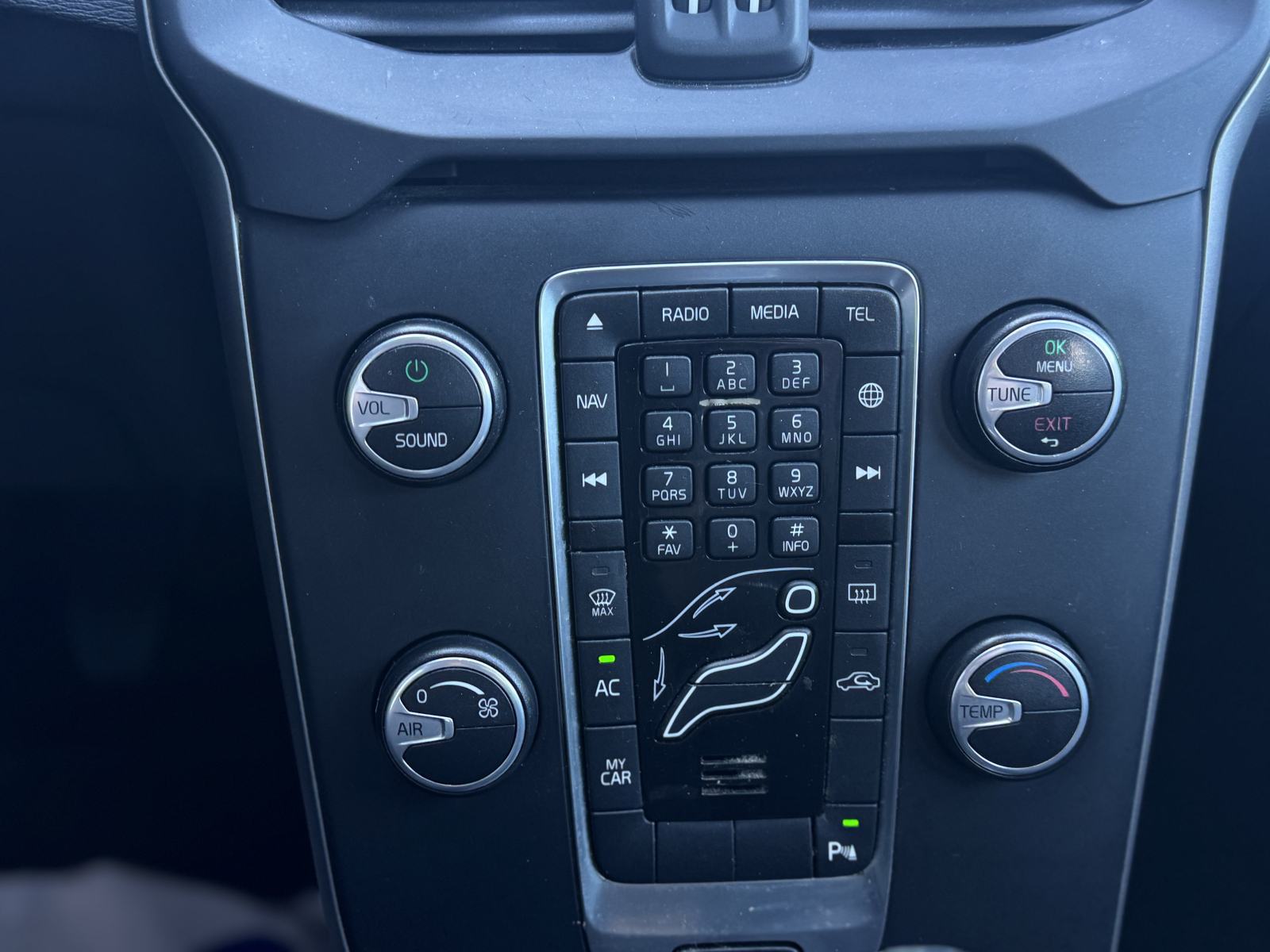 Volvo V40 D2 2.0 - 1. Vl.•Veliki servis•Nove gume•ODLIČNO STANJE!, fotografija 20