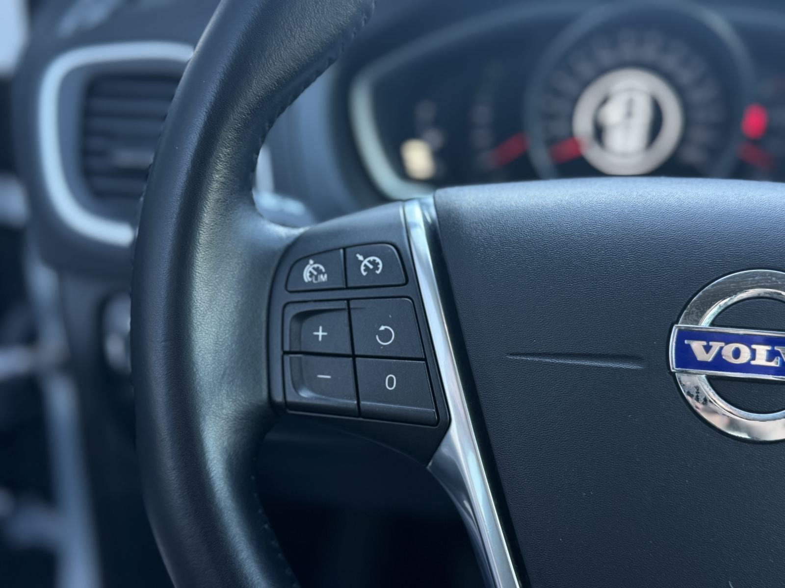 Volvo V40 D2 2.0 - 1. Vl.•Veliki servis•Nove gume•ODLIČNO STANJE!, fotografija 17