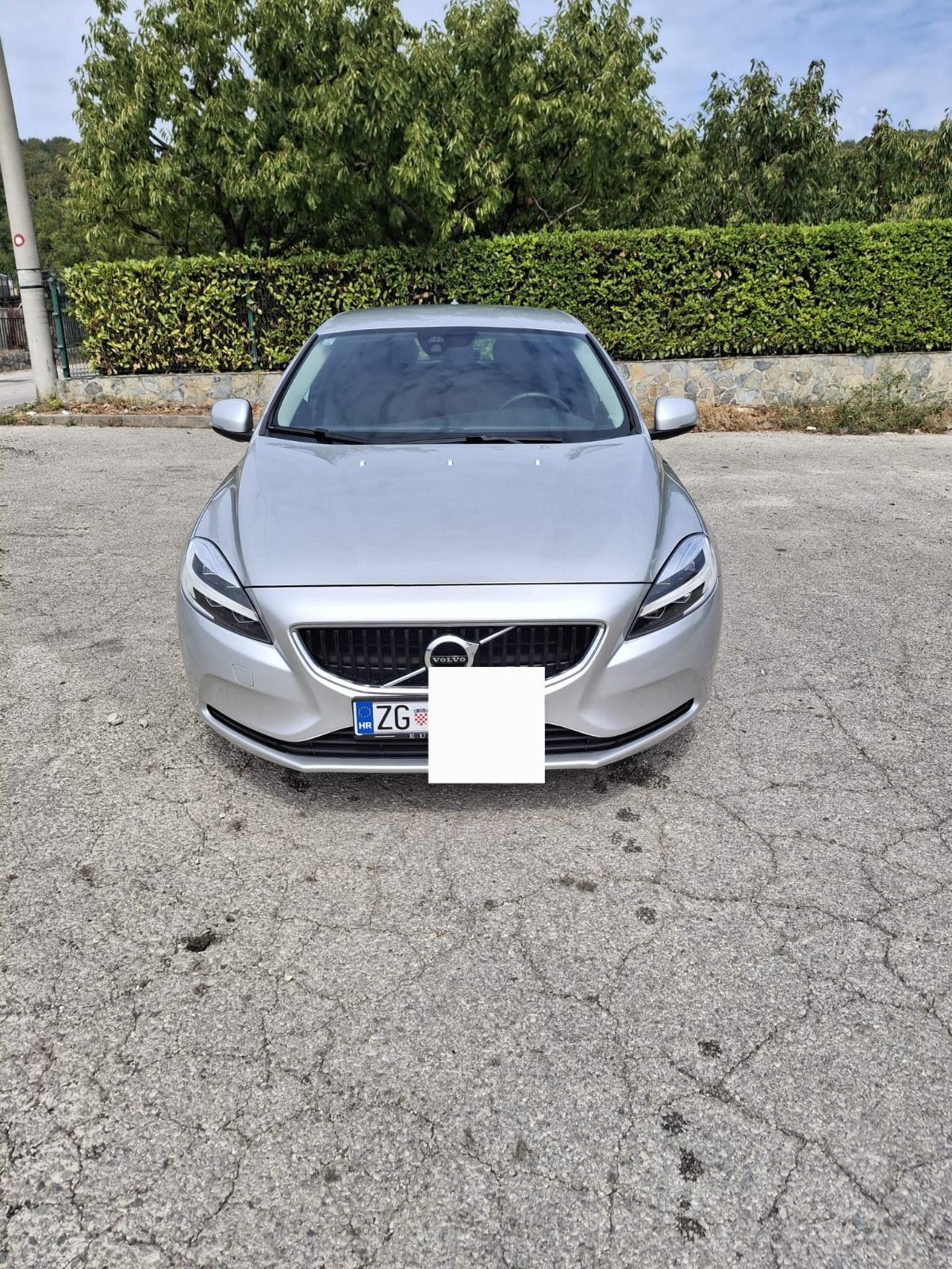 Volvo V40 D2 automatik REZERVIRANO, pogled izvana - slika 1