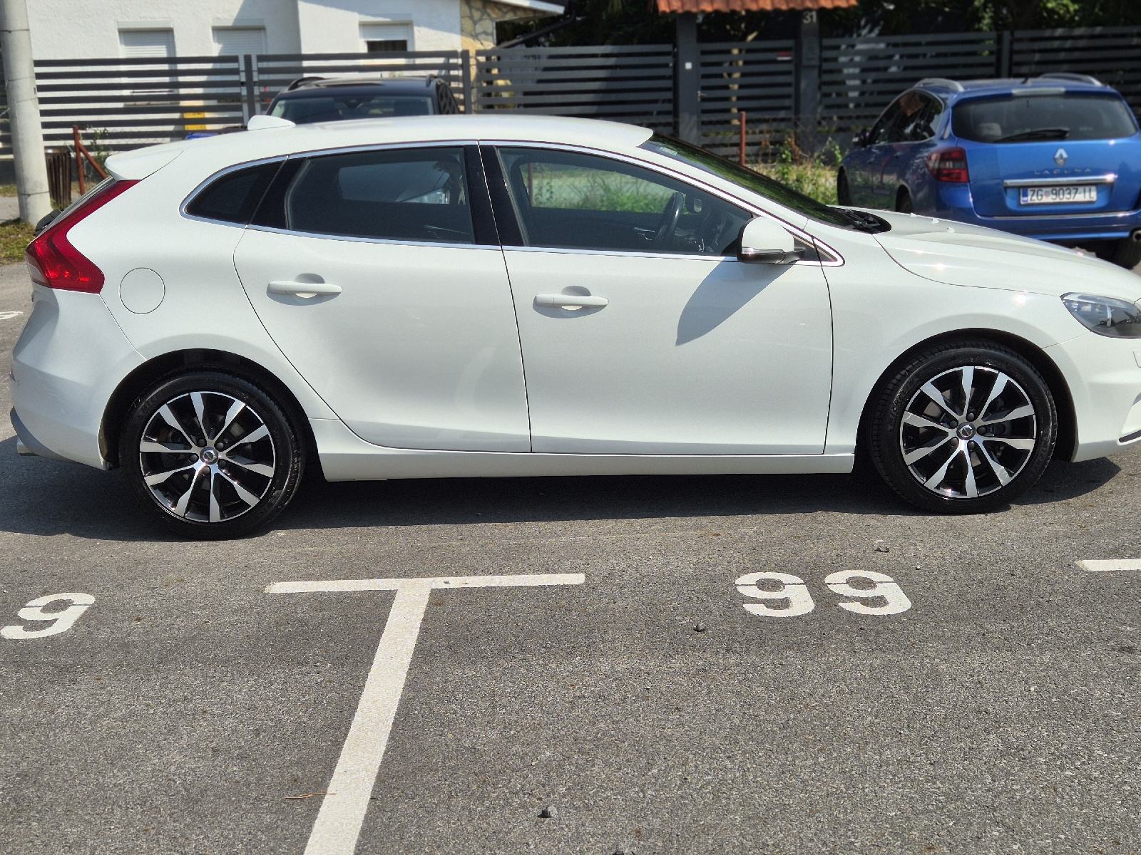 Volvo V40 D2 R-Design, fotografija 2