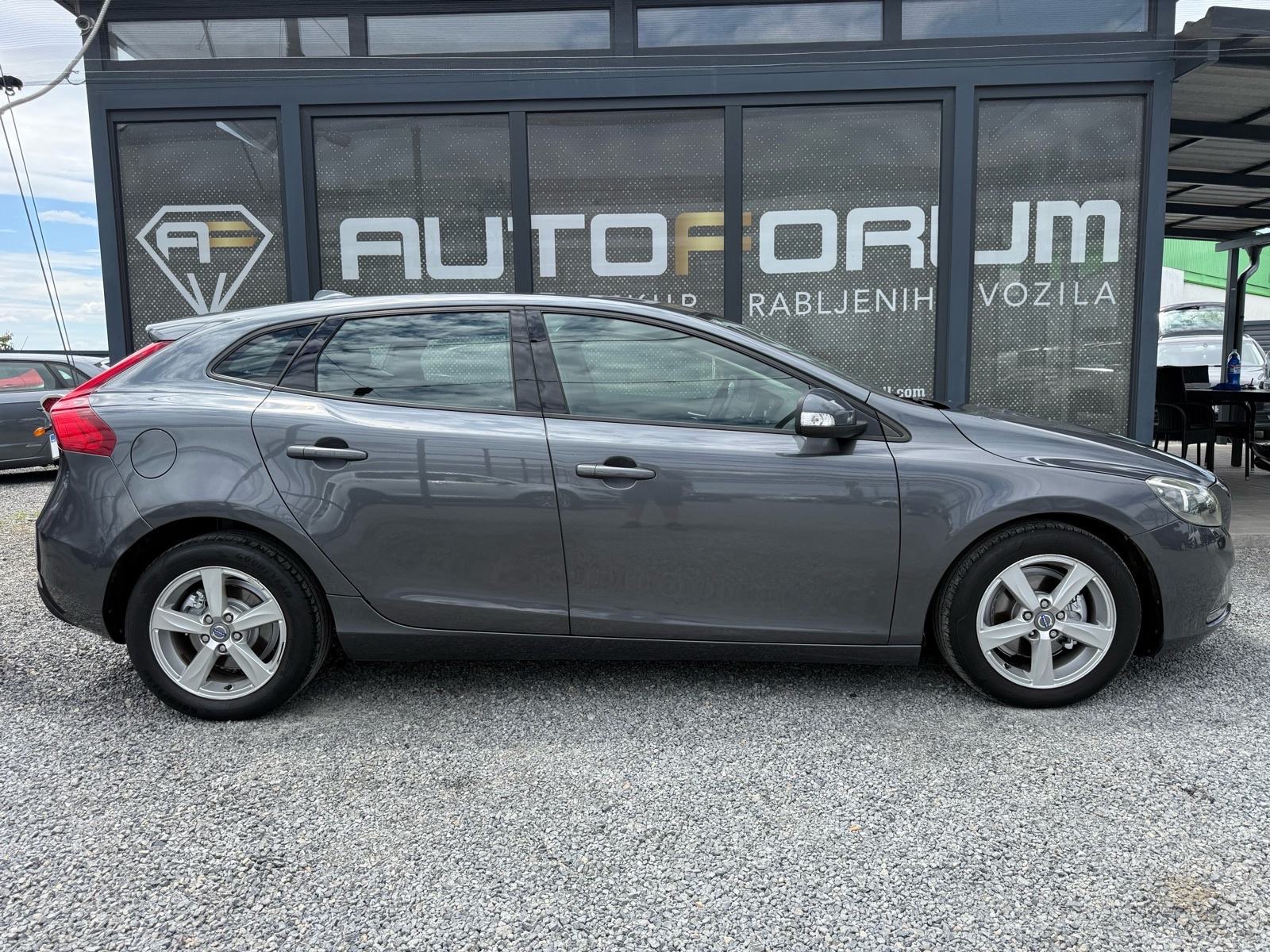 Volvo V40 D2 * REG DO 03/27 * ALU 16 *, fotografija 5