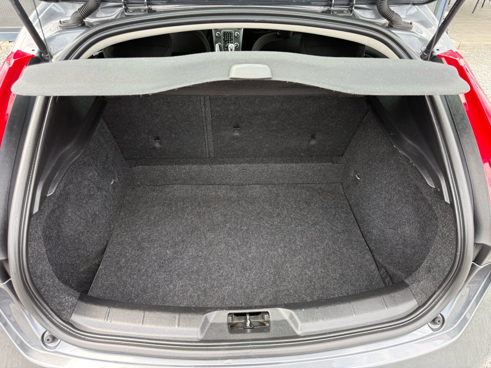 Volvo V40 D2 * REG DO 03/27 * ALU 16 *, fotografija 14
