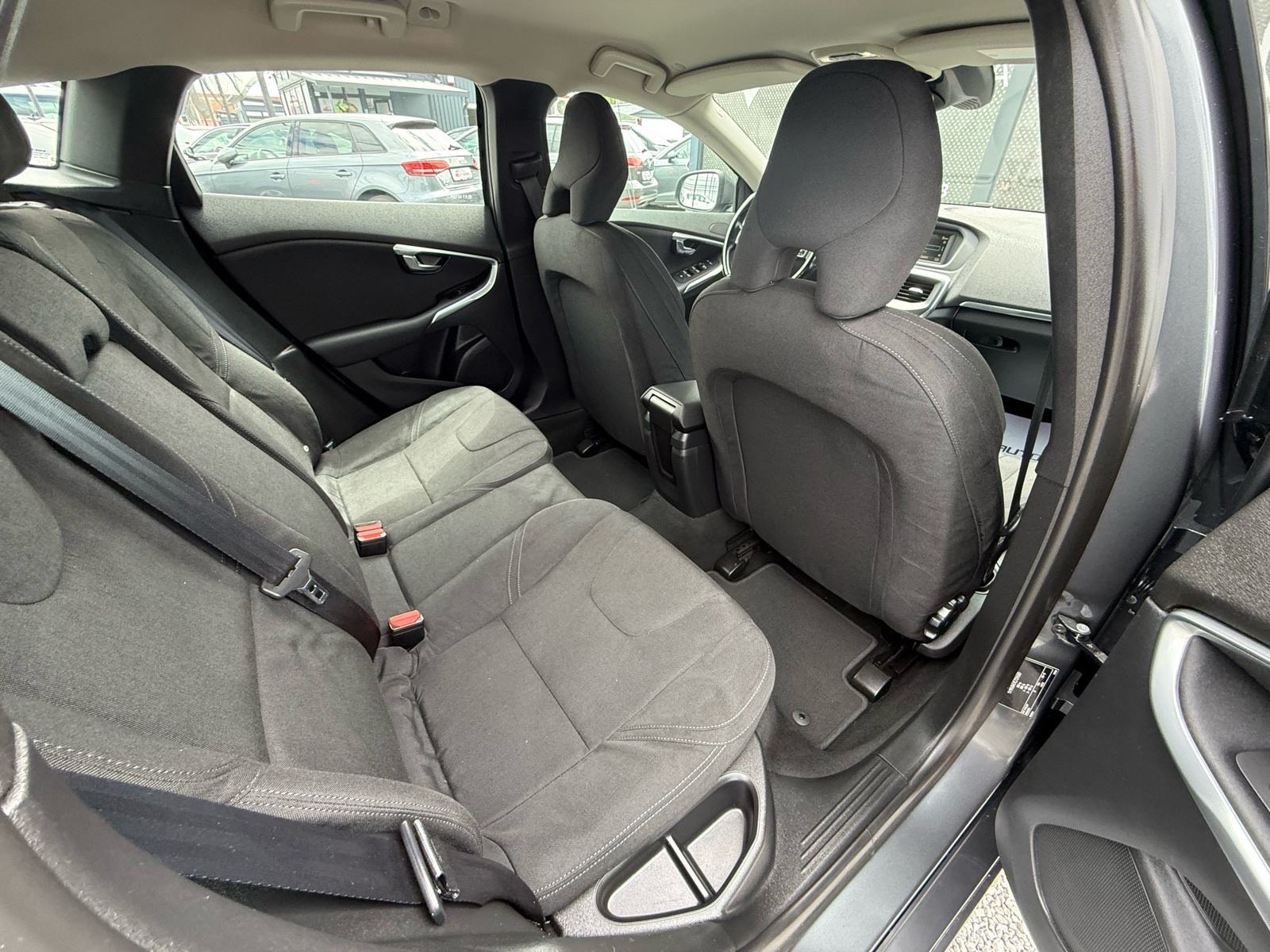Volvo V40 D2 * REG DO 03/27 * ALU 16 *, fotografija 16