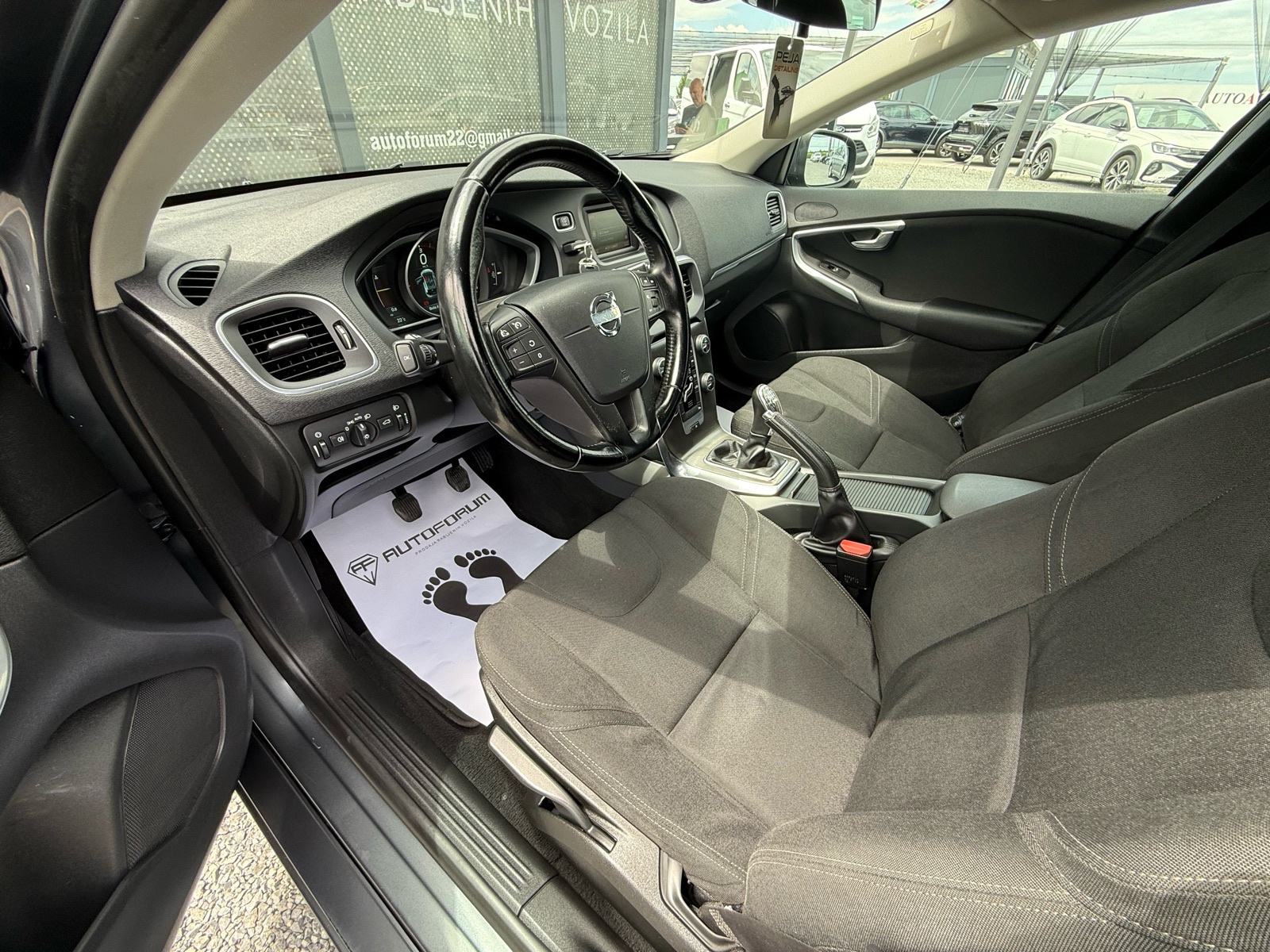 Volvo V40 D2 * REG DO 03/27 * ALU 16 *, fotografija 10