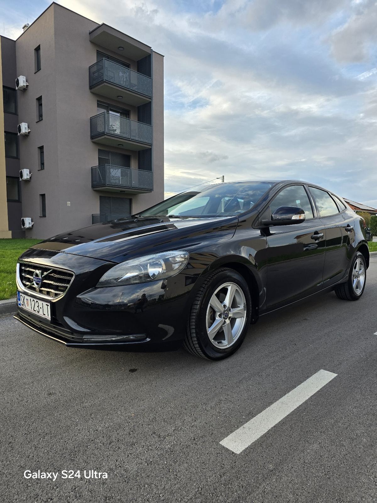 Volvo V40 D2 IZUZETNO STANJE,mod.2016, fotografija 2