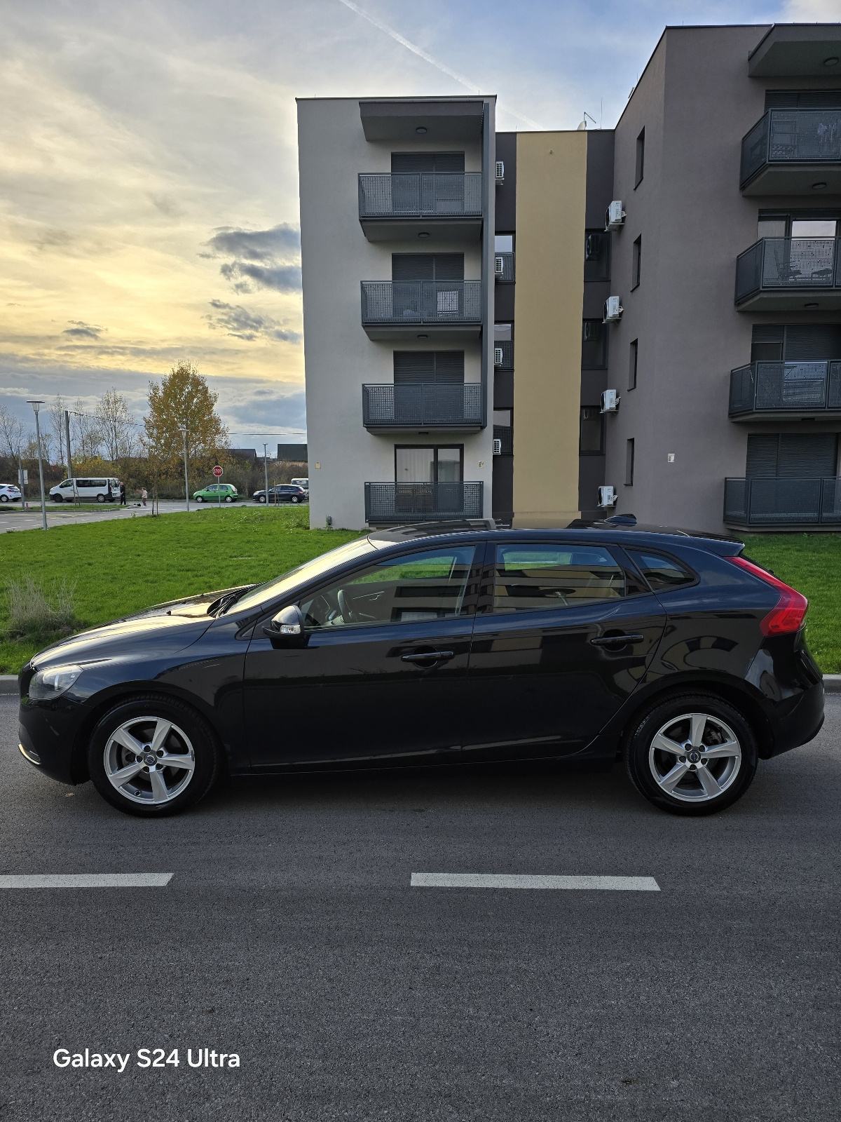 Volvo V40 D2 IZUZETNO STANJE,mod.2016, fotografija 8