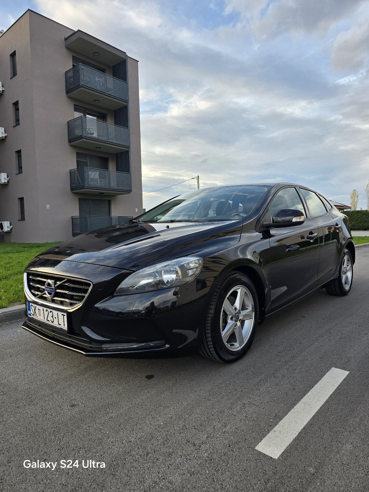 Volvo V40 D2 IZUZETNO STANJE,mod.2016, fotografija 9