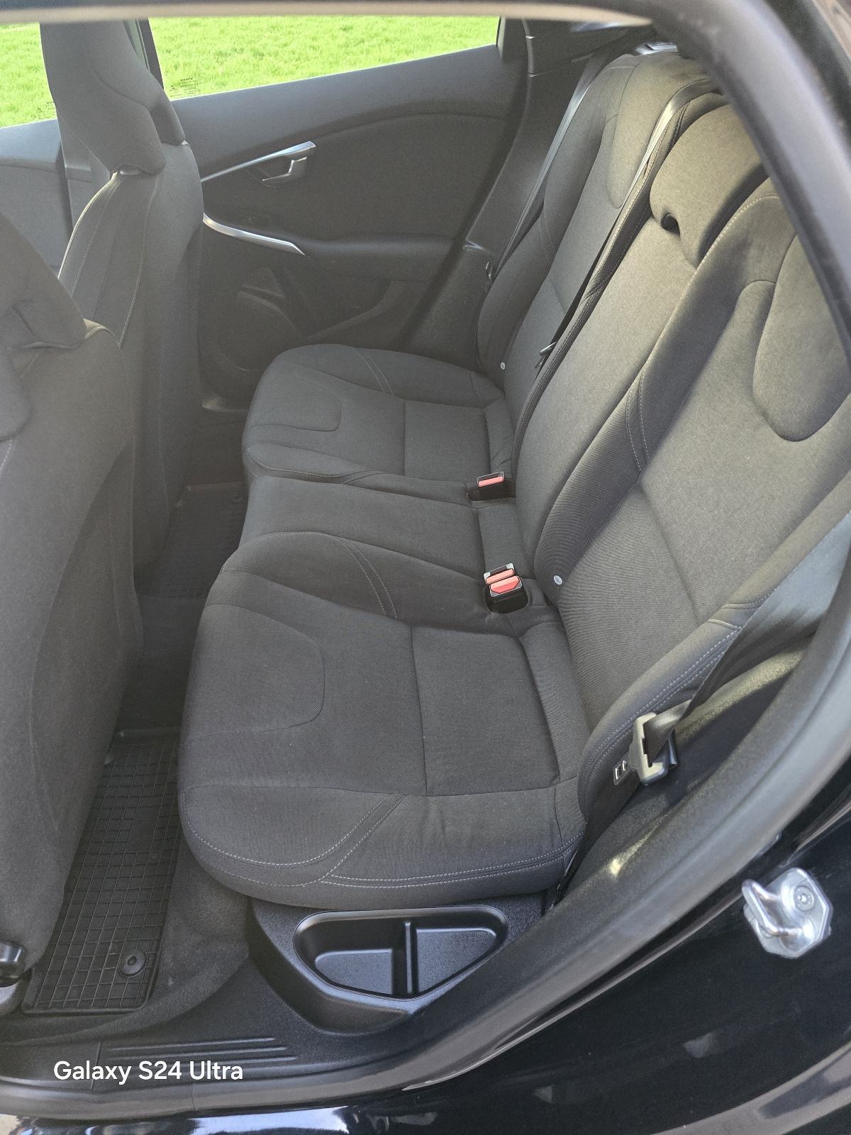 Volvo V40 D2 IZUZETNO STANJE,mod.2016, fotografija 12
