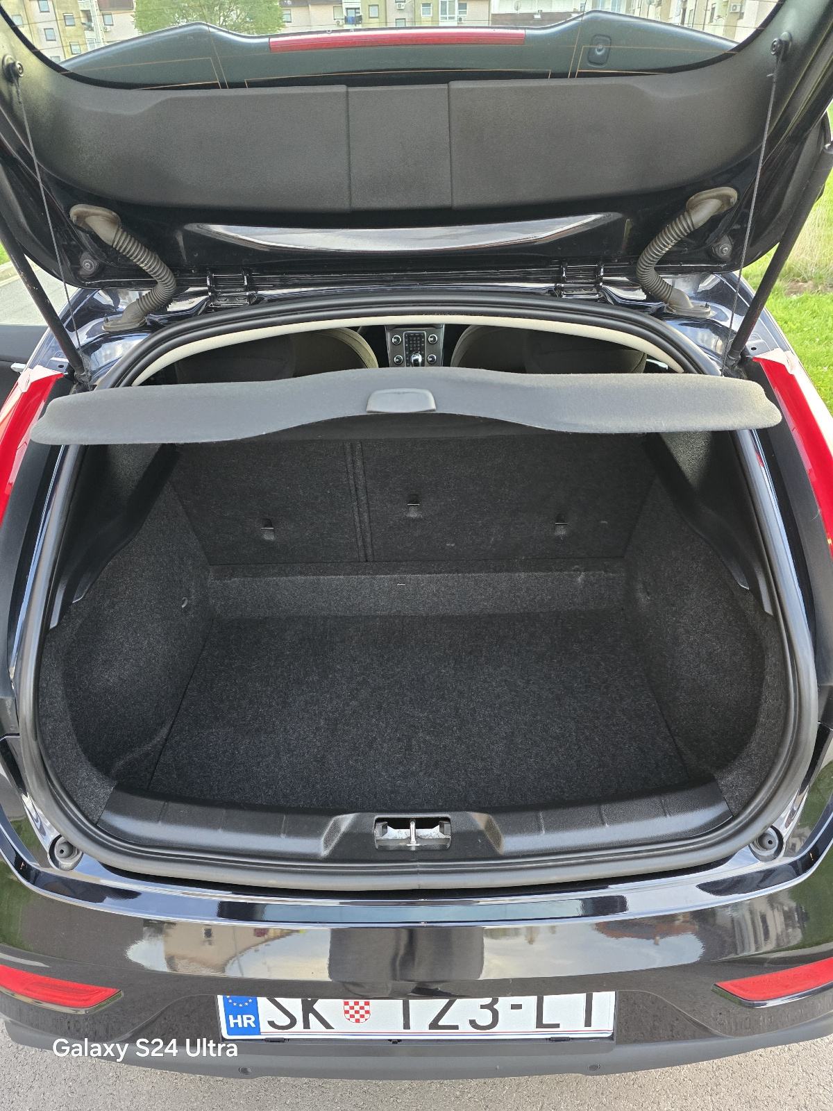 Volvo V40 D2 IZUZETNO STANJE,mod.2016, fotografija 13