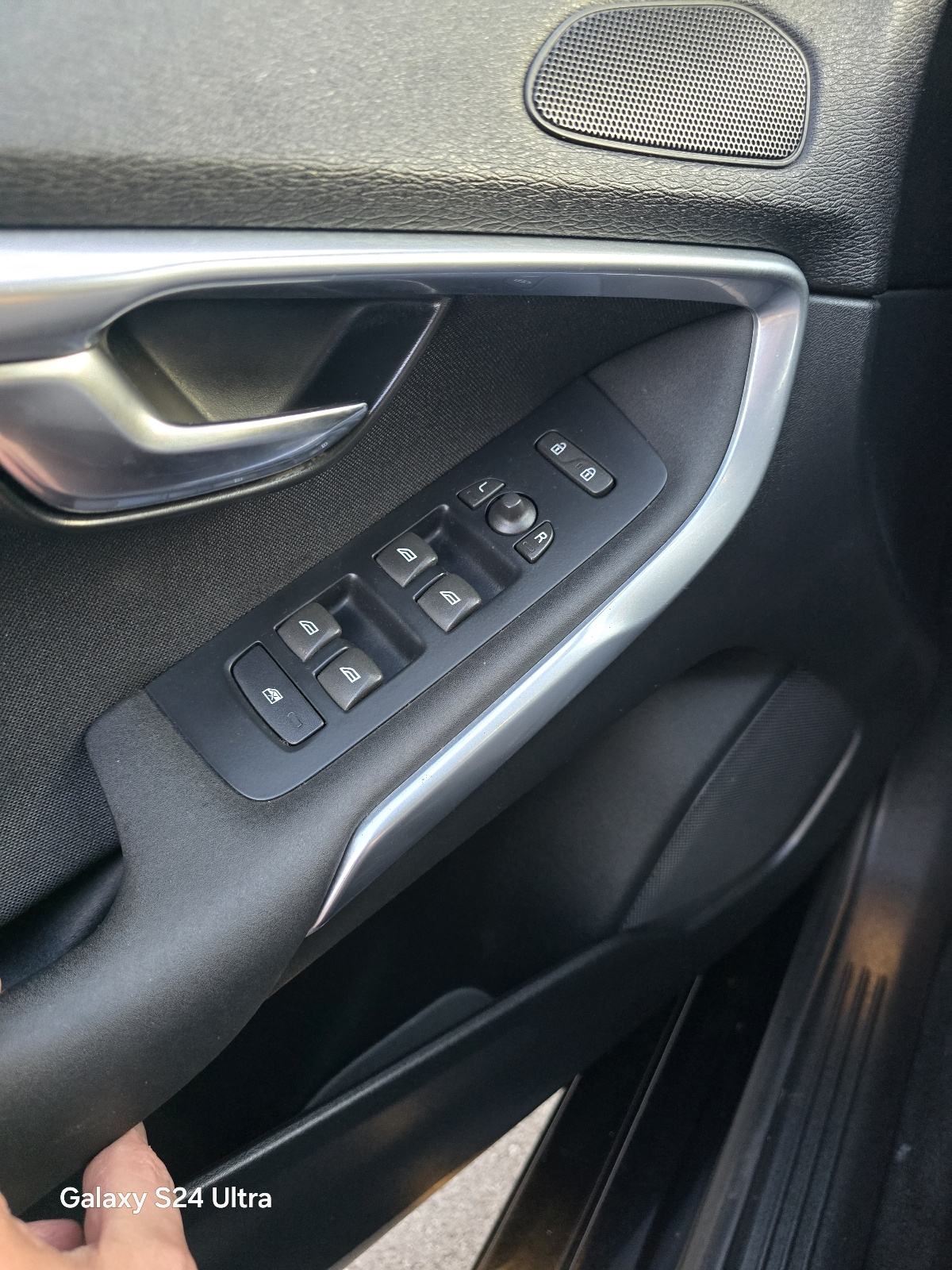 Volvo V40 D2 IZUZETNO STANJE,mod.2016, fotografija 19