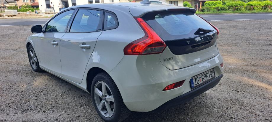 Volvo V40 2.0 D2, fotografija 4