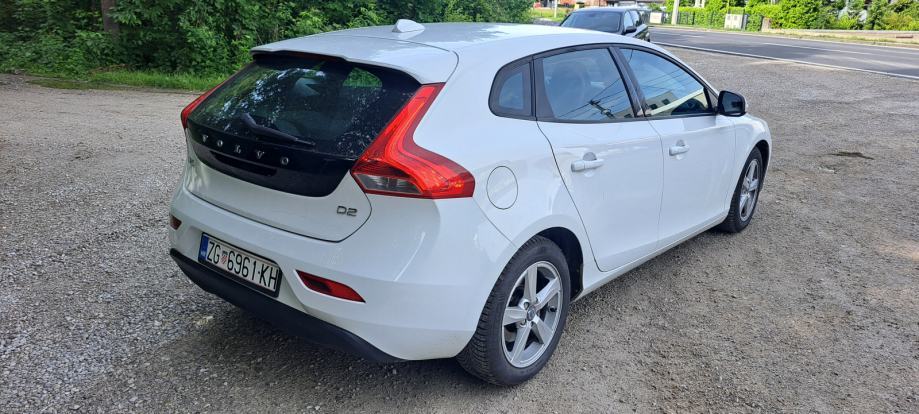 Volvo V40 2.0 D2, fotografija 2