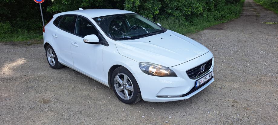 Volvo V40 2.0 D2, fotografija 3