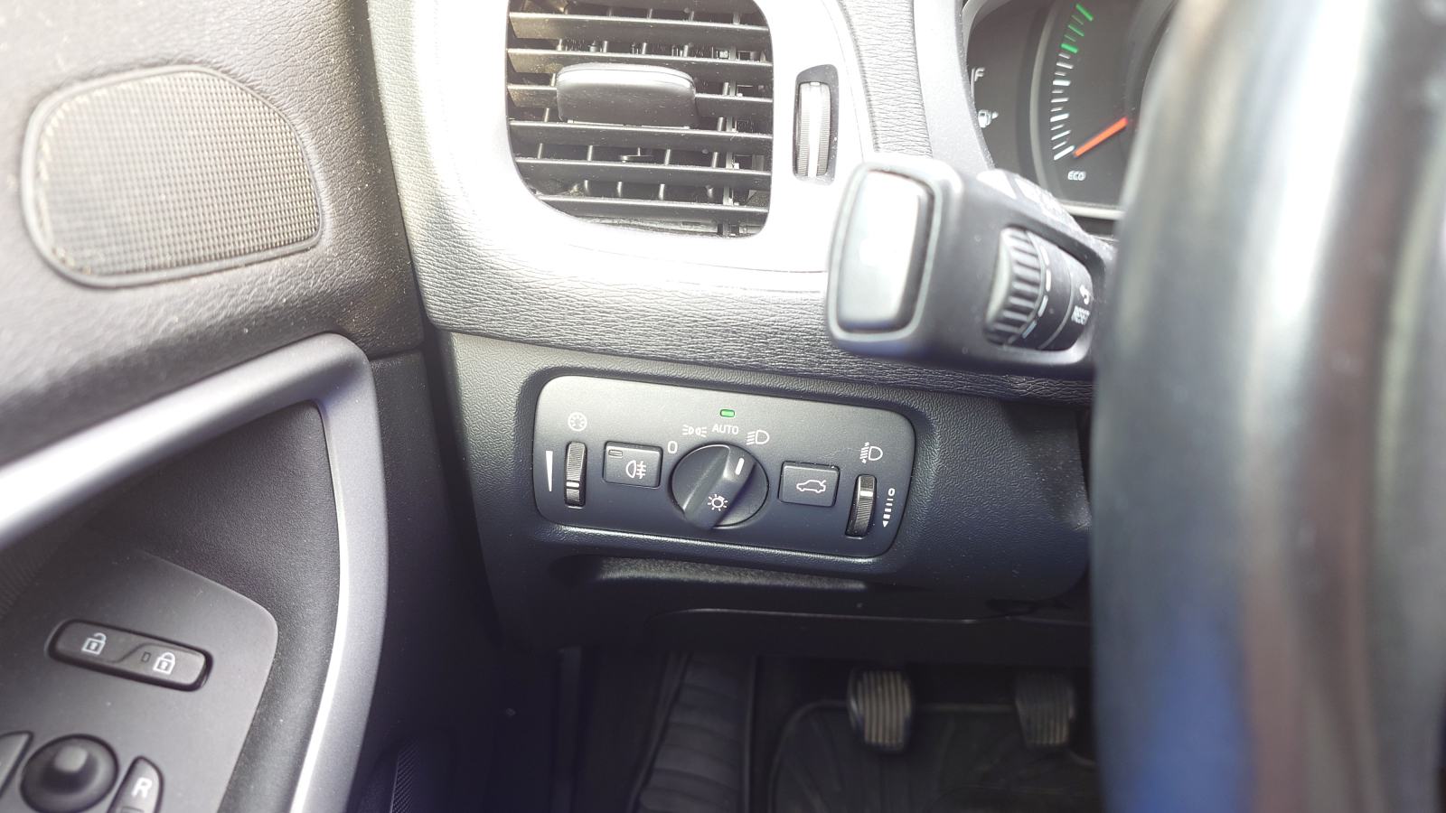 Volvo V40 D2, REGISTRIRAN DO 05/2027, fotografija 18